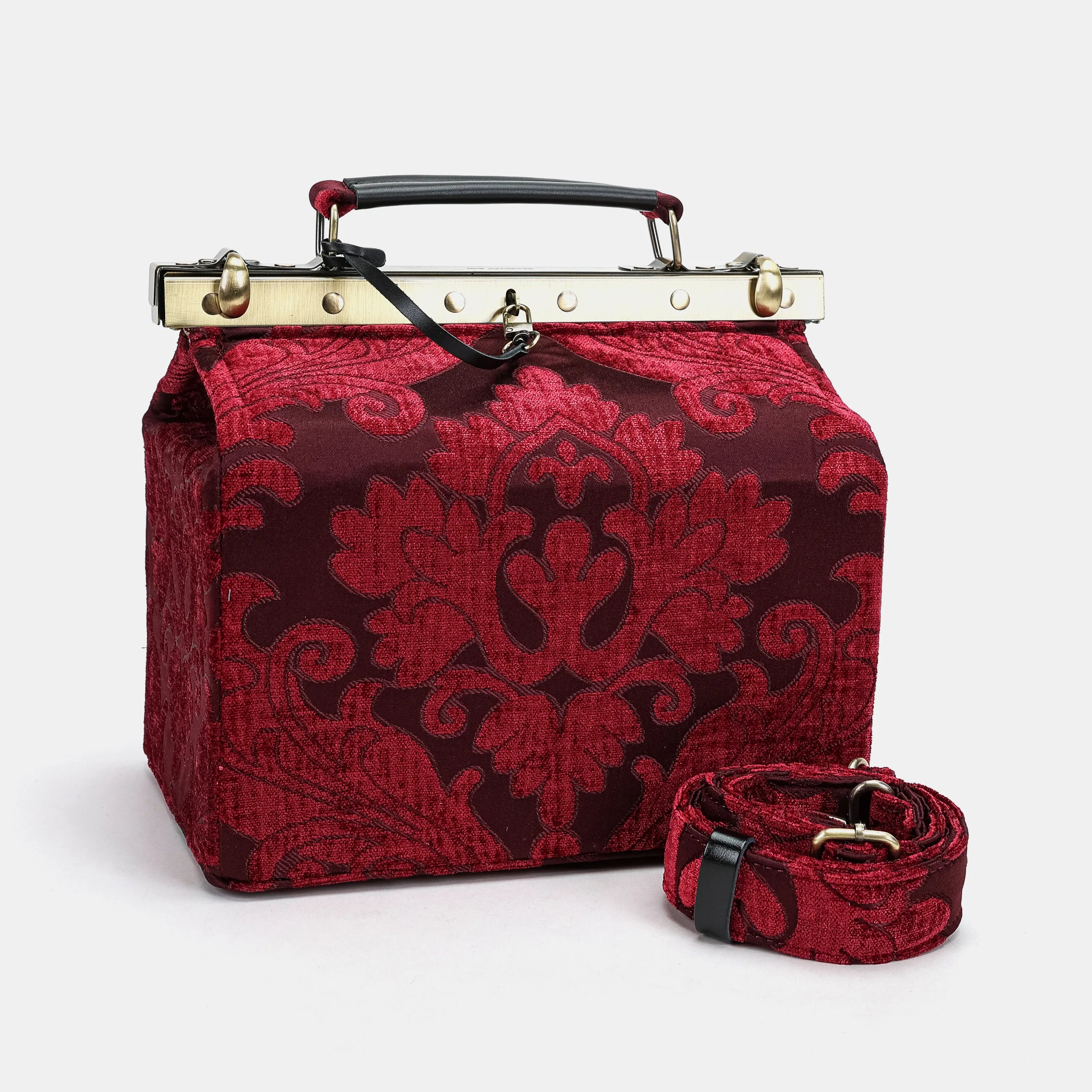 Queen Wine Vivienne Carpet Purse Gladstone Bag of America with shoulder strap