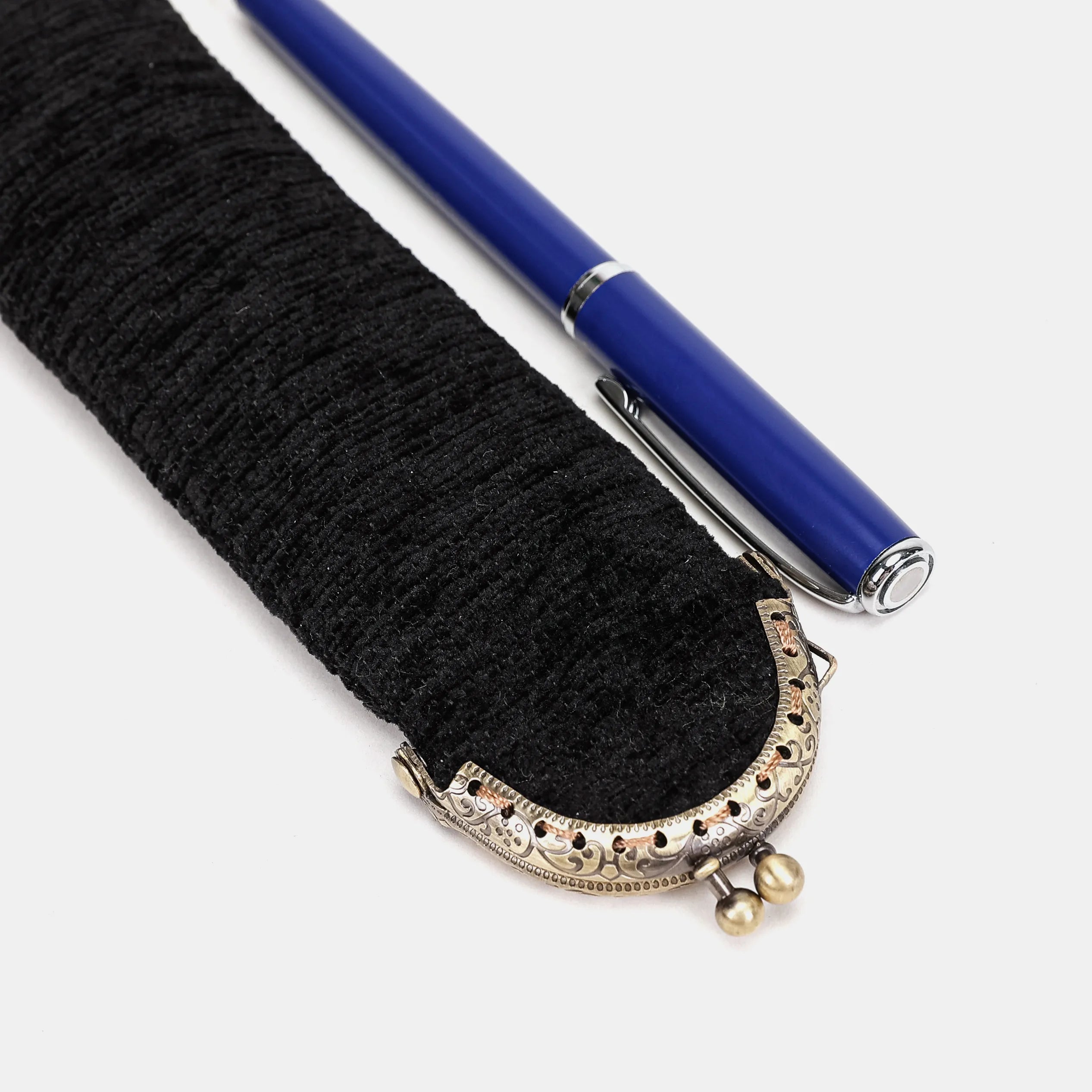 Solid Black Solo Pen Case Carpetbag of America metal frame