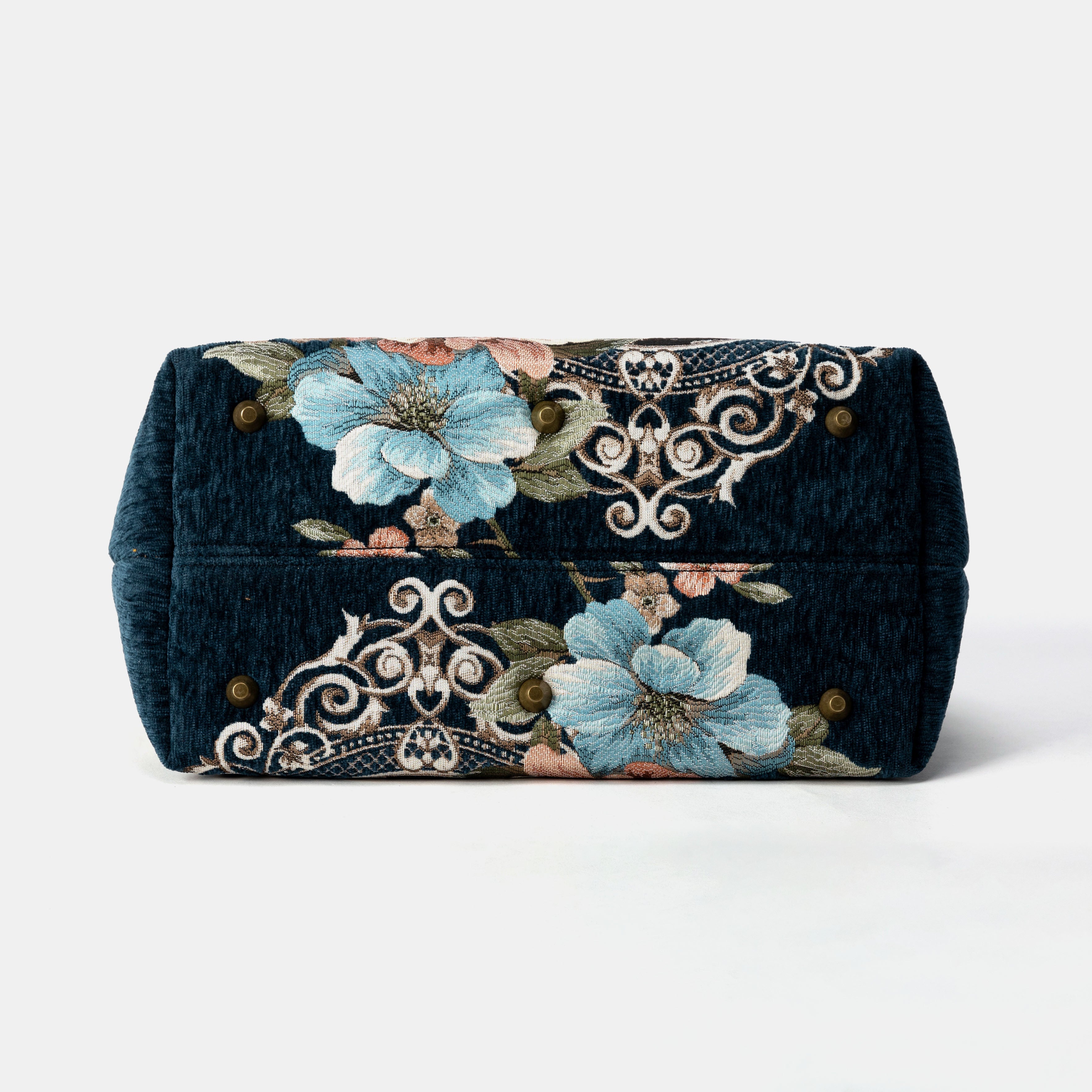 Chateau Cyprus Green Handbag Purse Carpetbag of America bottom