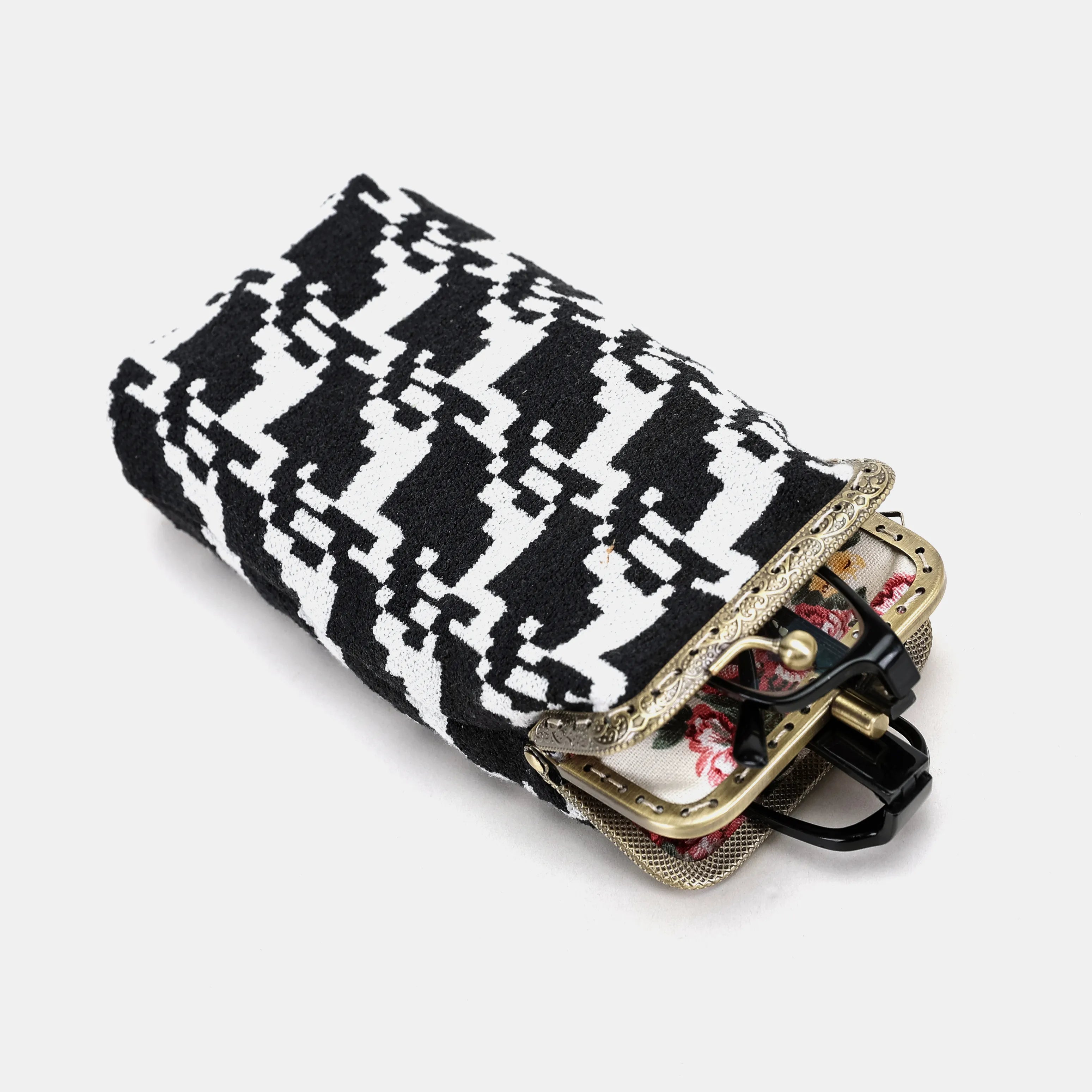 Houndstooth Black Carpet Eyeglasses Case Carpetbag of America above