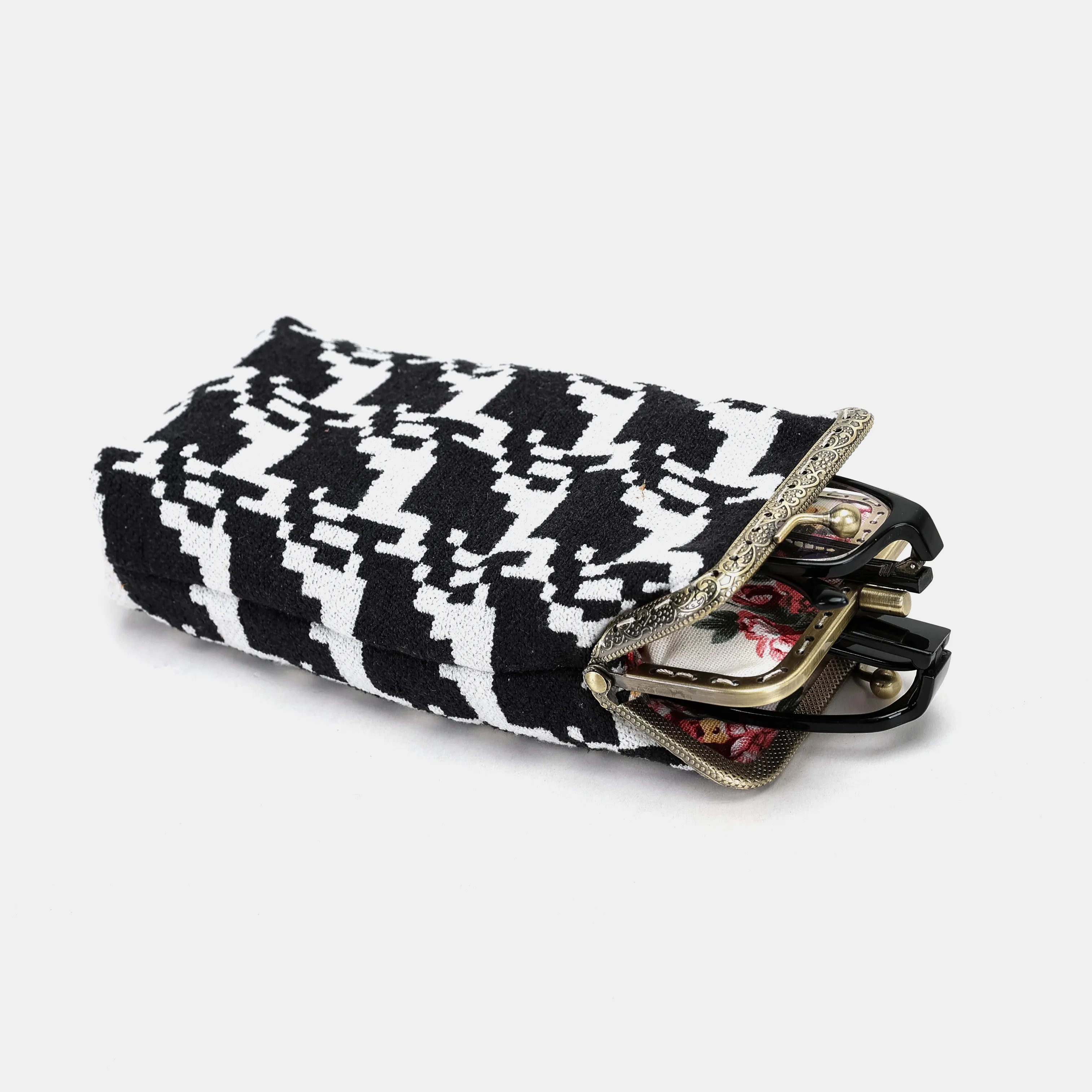 Houndstooth Black Carpet Eyeglasses Case Carpetbag of America open to the side