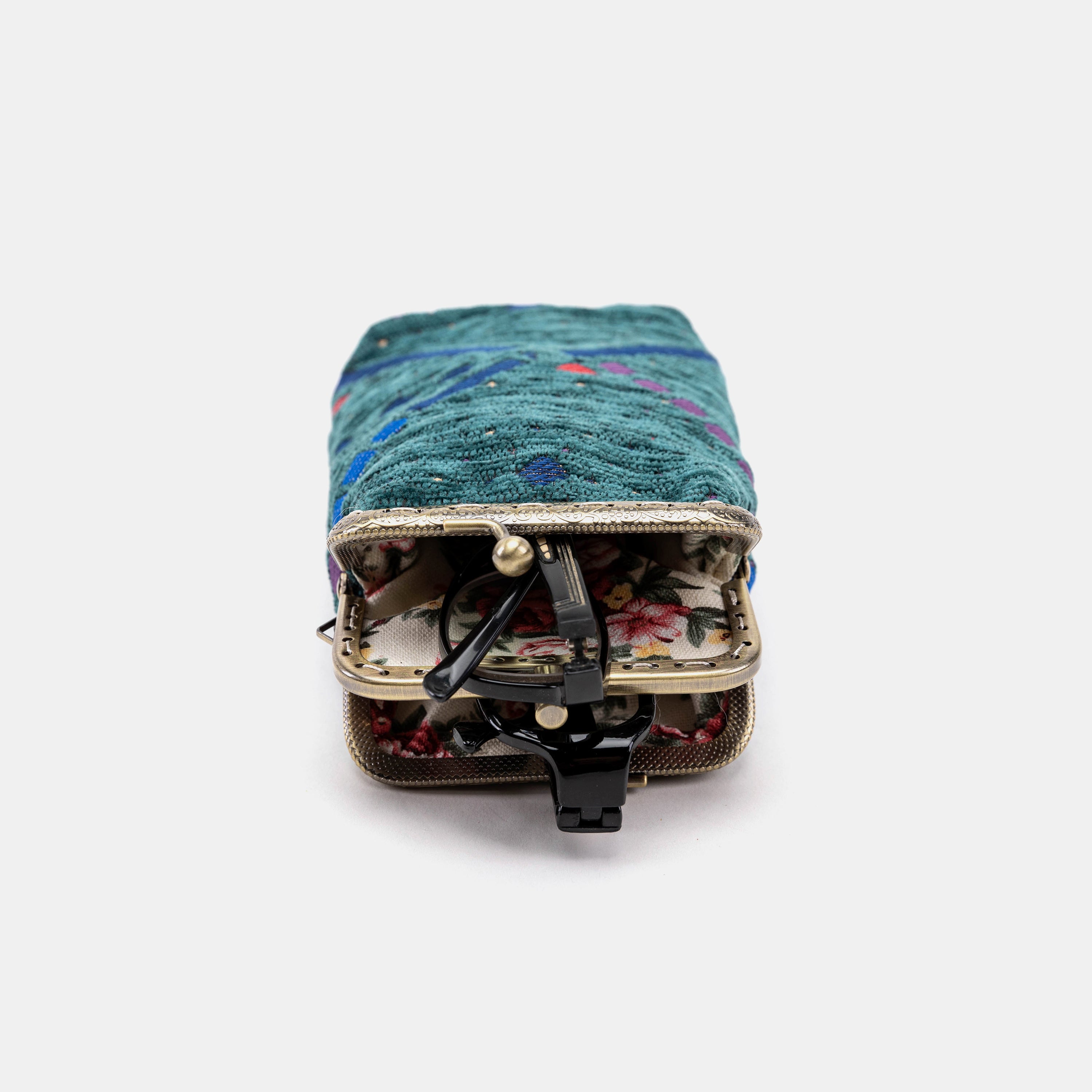 PDX Portland Airport Carpet Eyeglasses Case Carpetbag of America OPEN