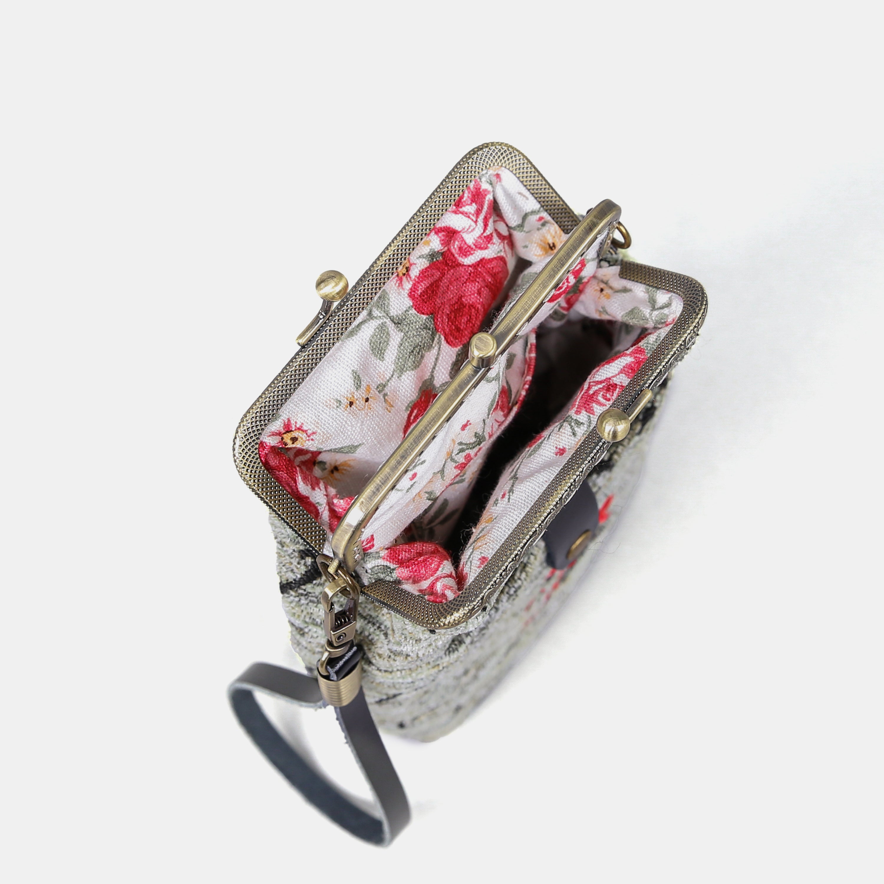 Here Be Dragons Carpet Phone Case Carpetbag of America opening