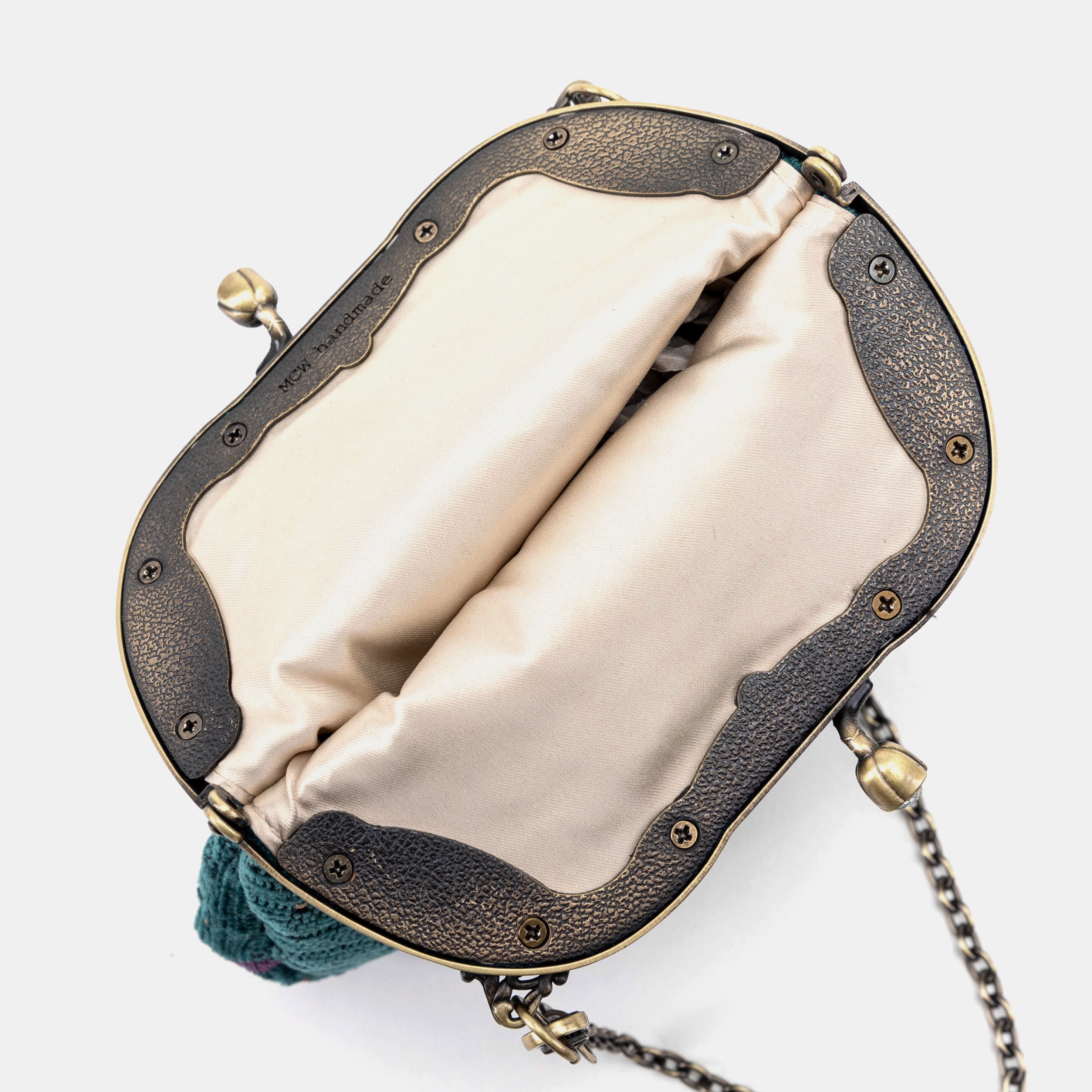 PDX Portland Airport Chatelaine Purse Medium Carpetbag of America opening