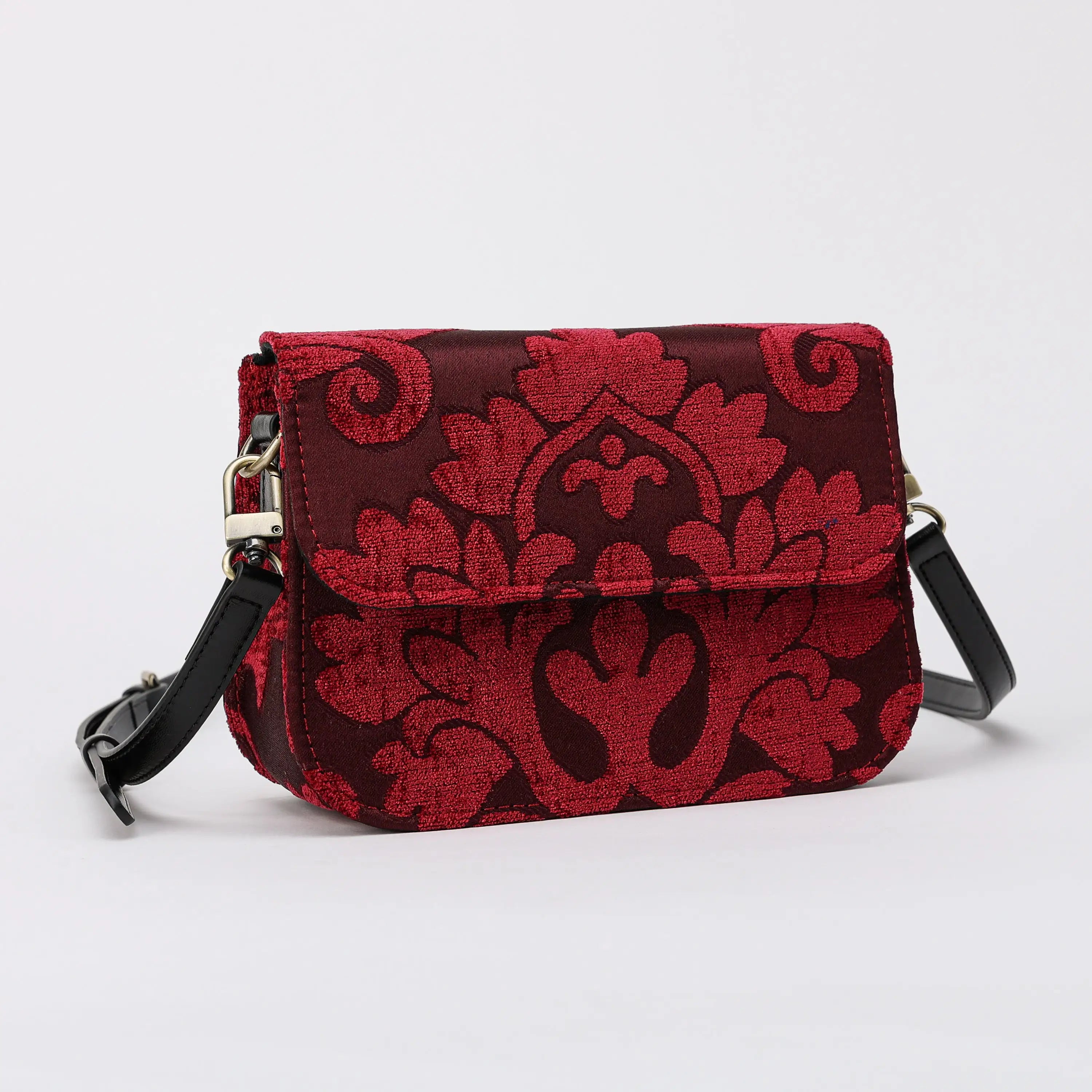 Queen Wine Flap Crossbody Bag carpet bag of America main