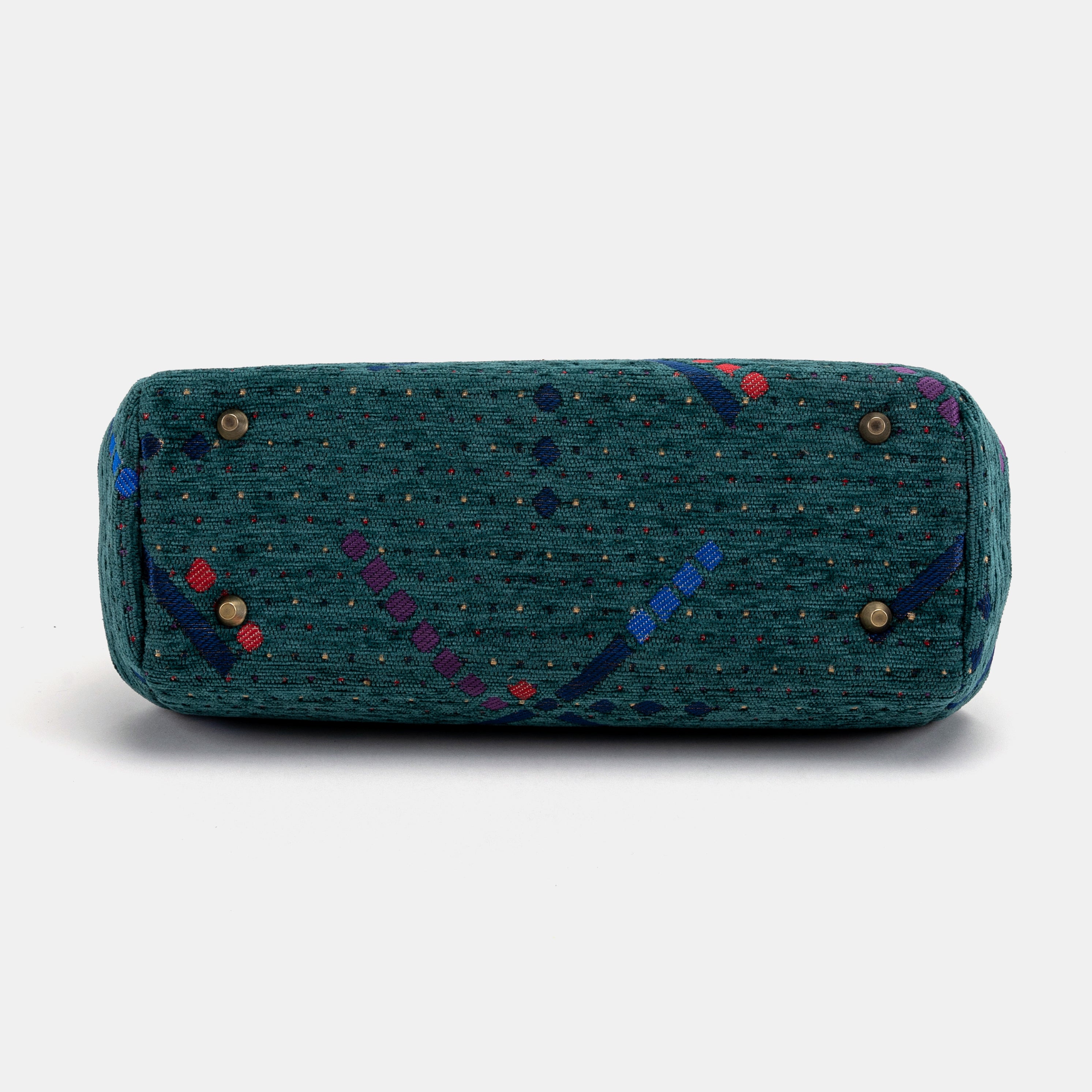 PDX Portland Airport Shoulder Bag of America bottom