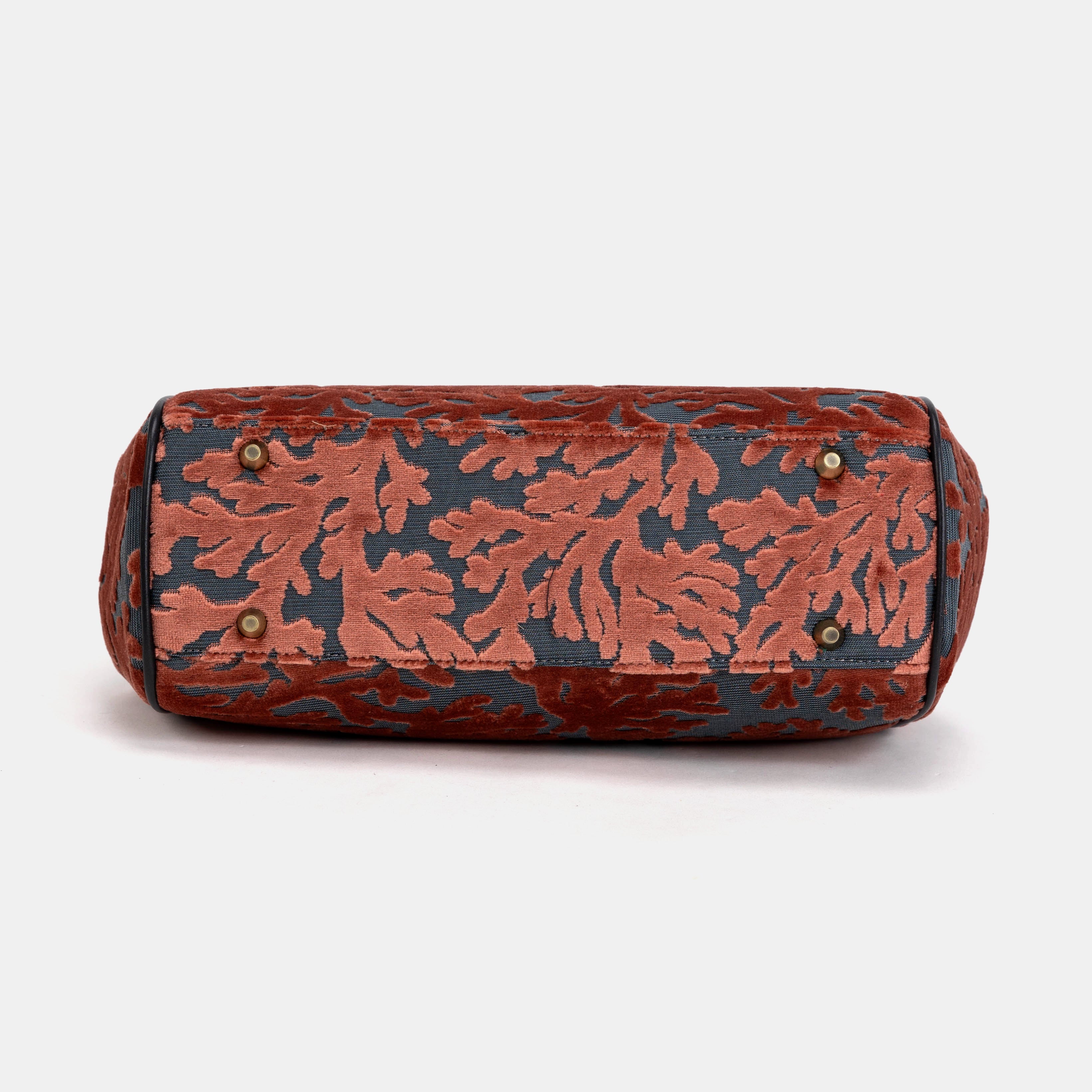 Burnout Velvet St Tropez Scuba Coral Alma Shoulder Bag Carpet Bag of America bottom