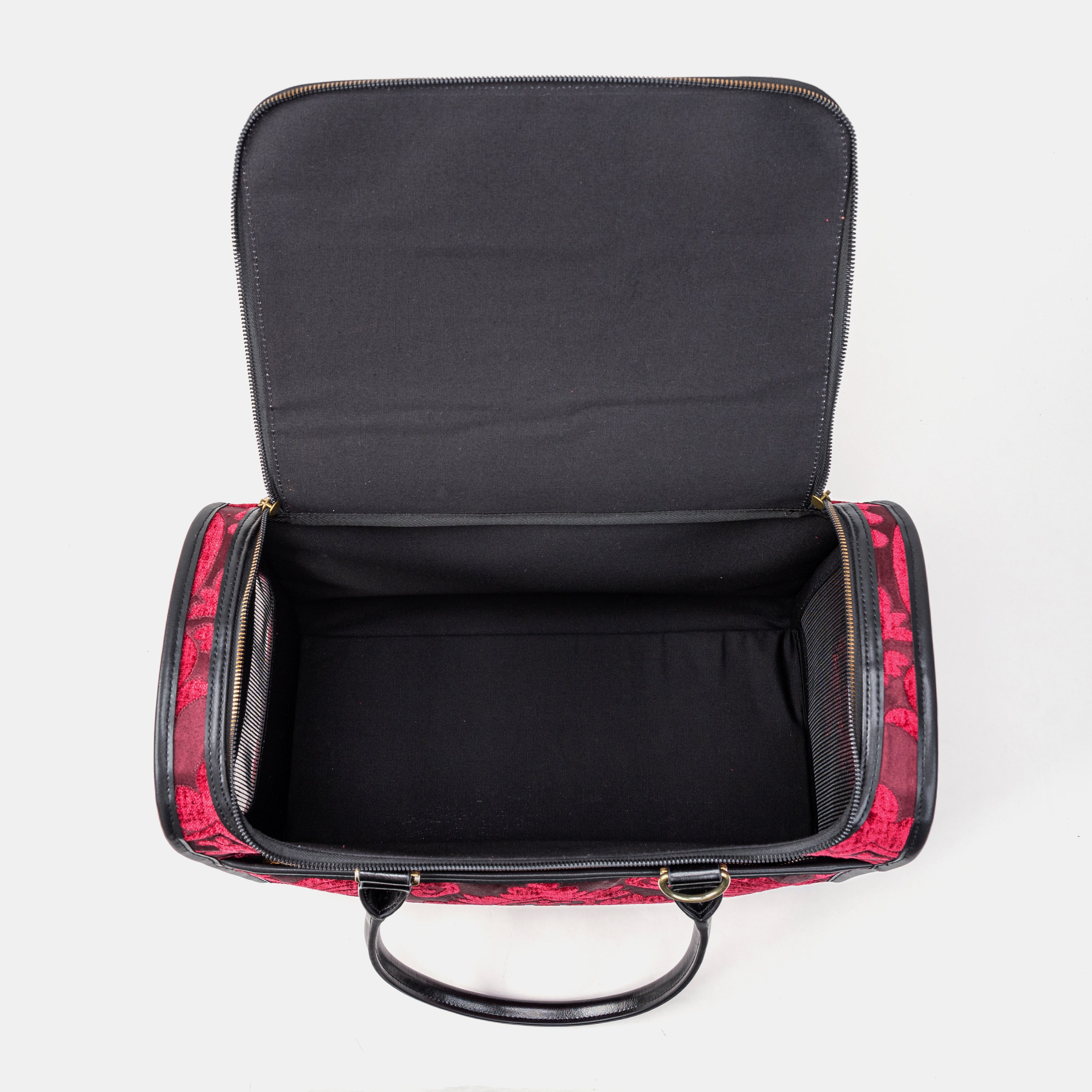 Travel Dog Carrier Bag Queen Wine Inside