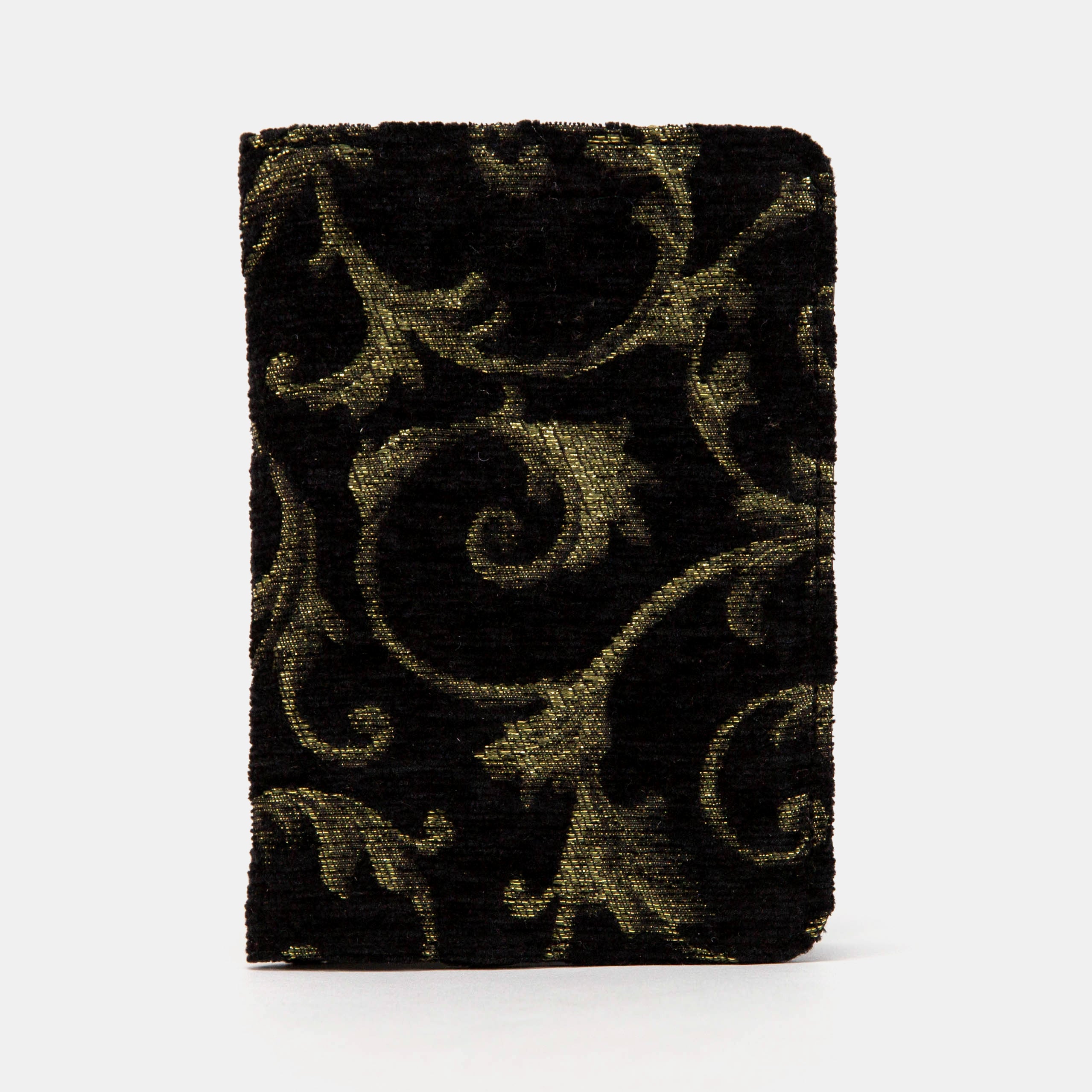 Vintage Scroll Black/Green Passport Cover overview