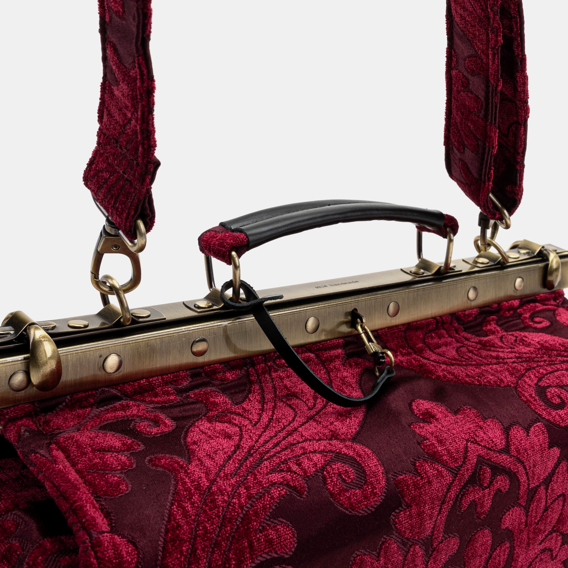 Queen Wine Genevieve Carpet Gladstone Bag handle