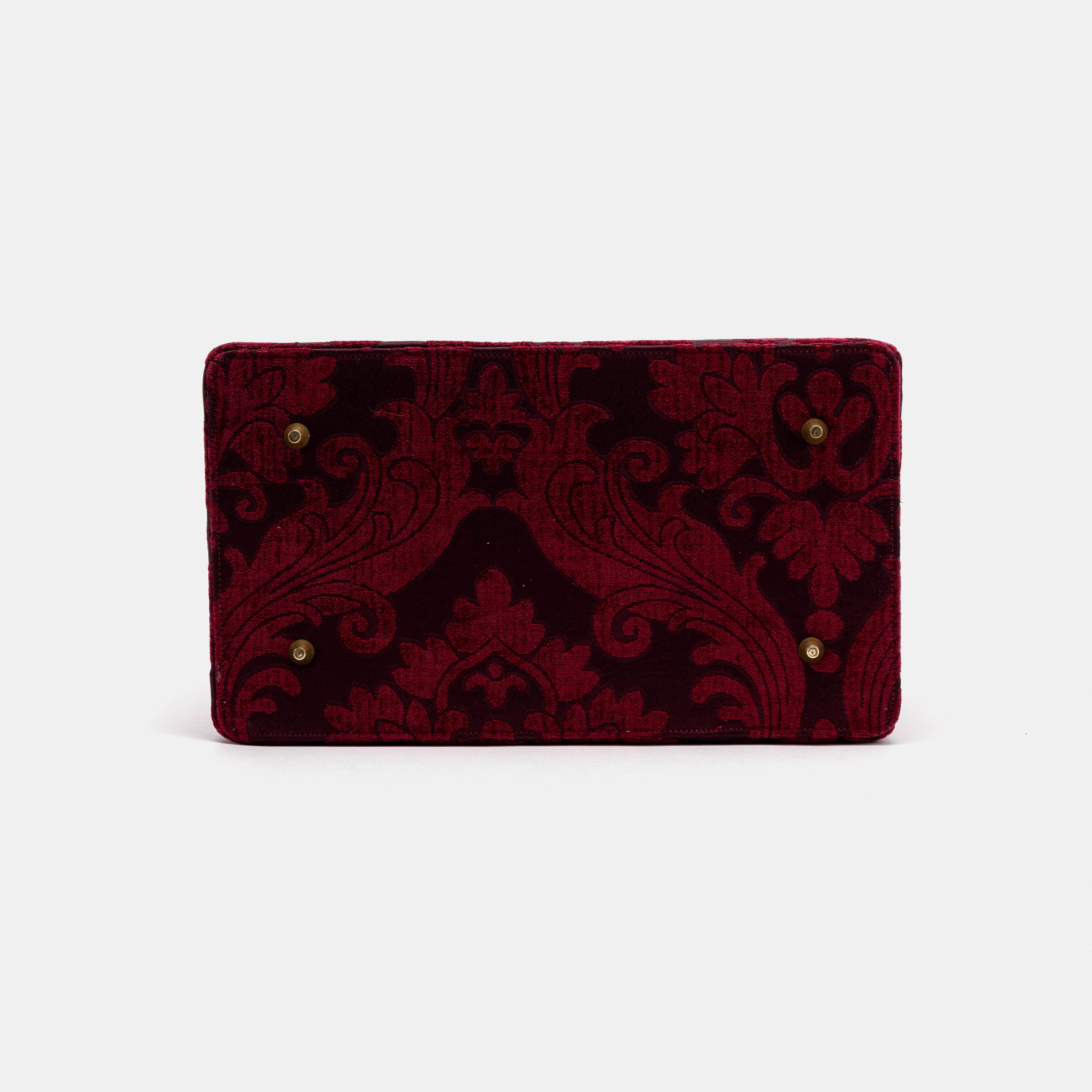 Queen Wine Genevieve Carpet Gladstone Bag bottom