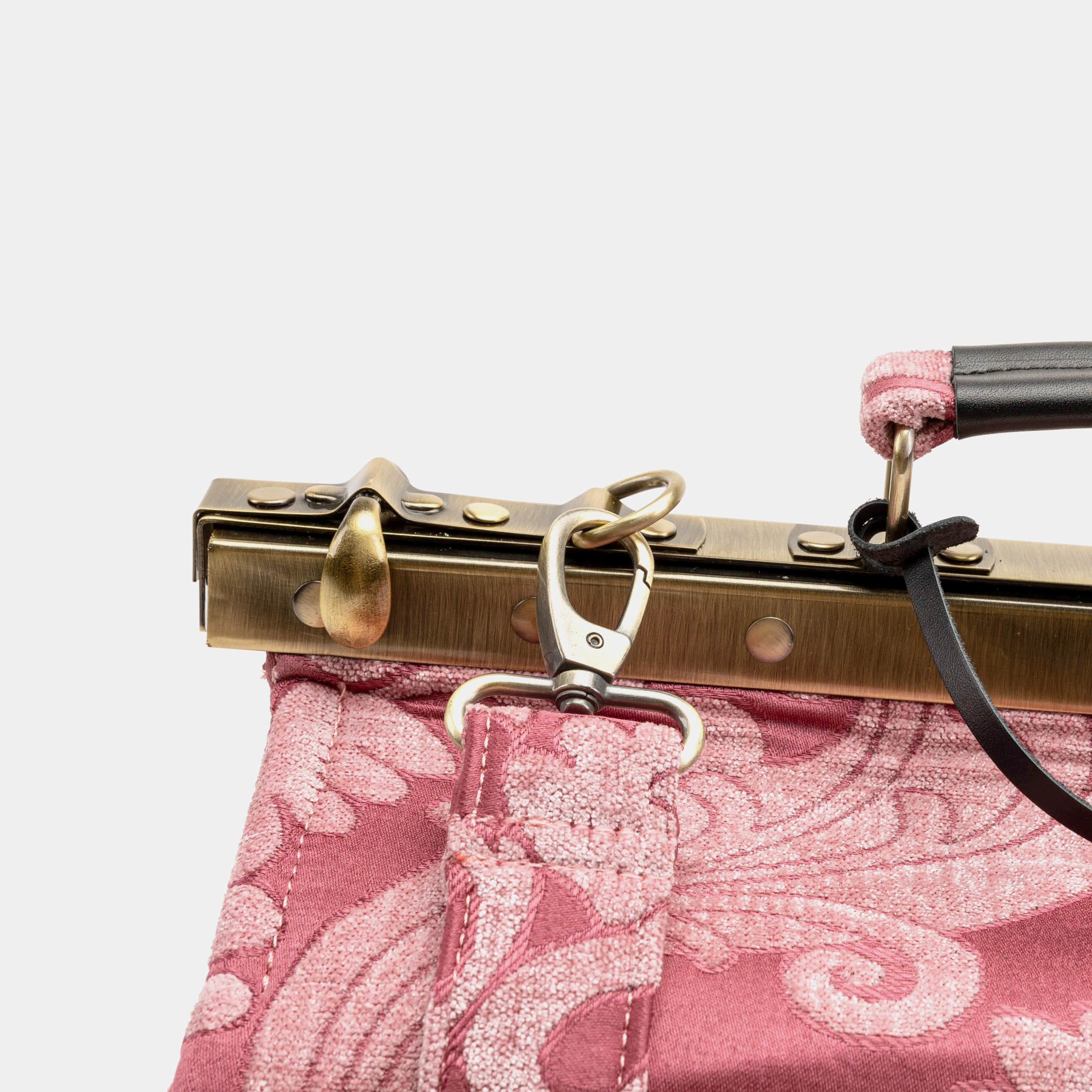 Queen Rose Pink Genevieve Carpet Gladstone Bag clasp
