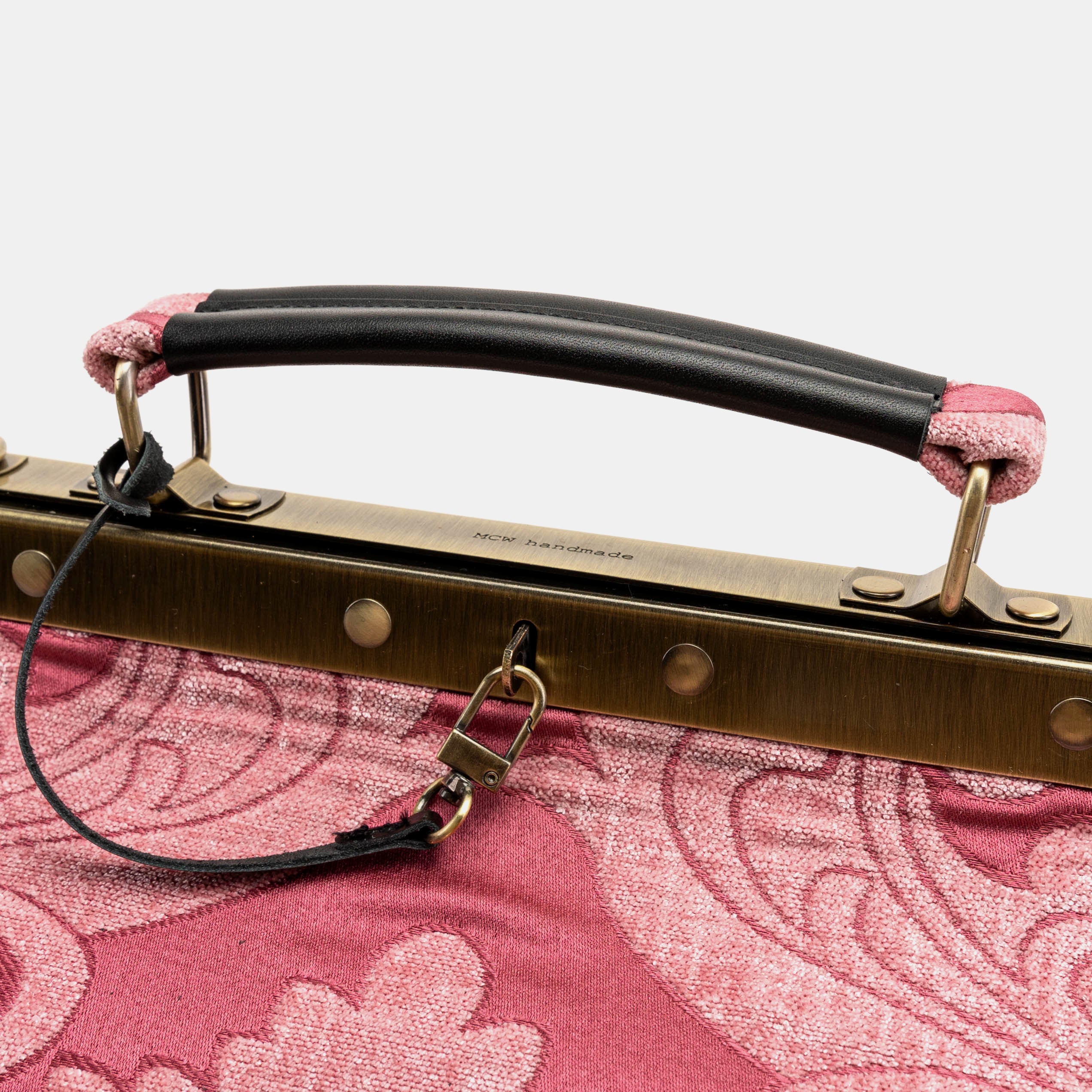 Queen Rose Pink Genevieve Carpet Gladstone Bag logo