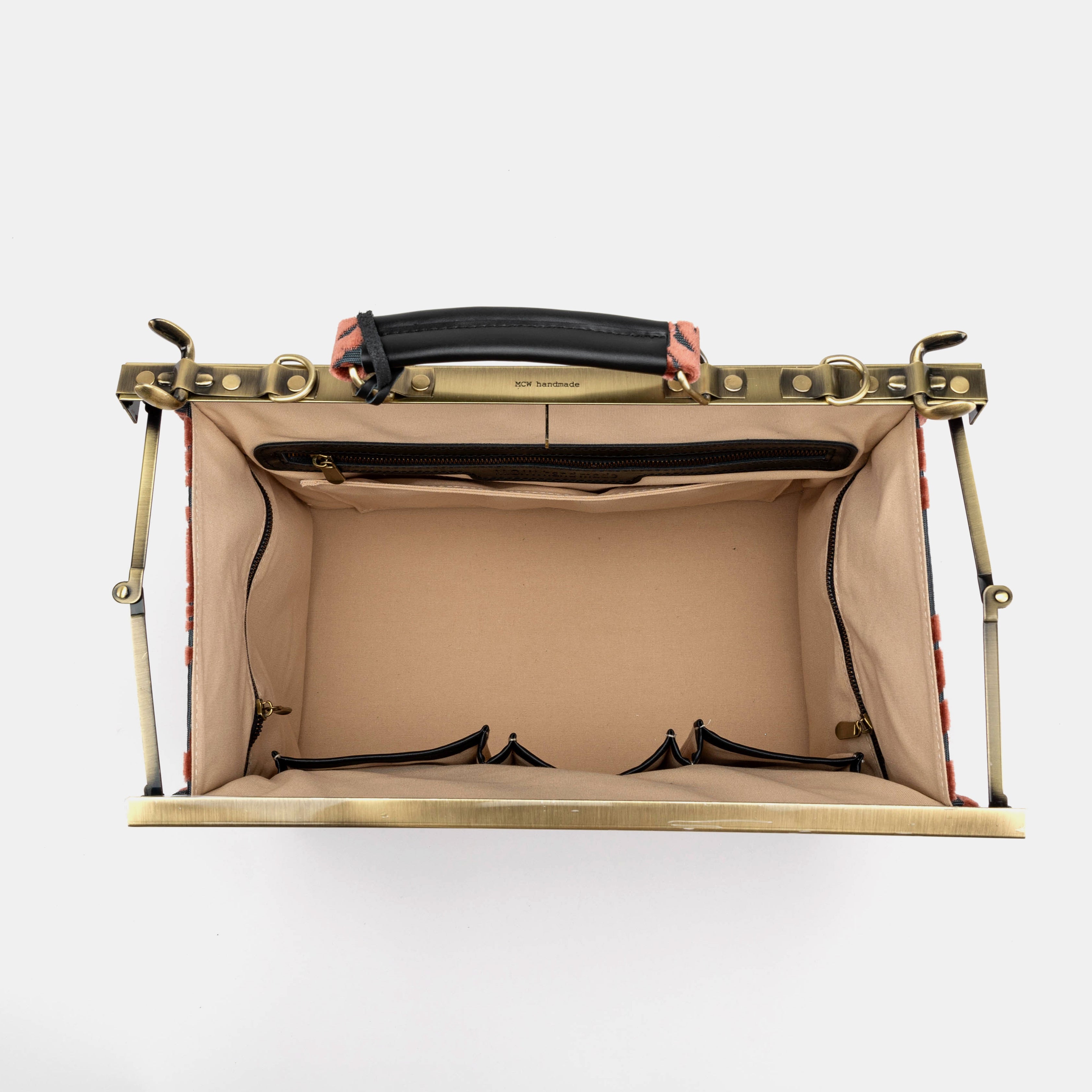 Gladstone Bag Carpet Doctor Bag Victorian Weekender Bag Shoulder Frame Bag Celine Burnout Velvet St Tropez Scuba Coral Carpetbagger Carpetbag of America inside