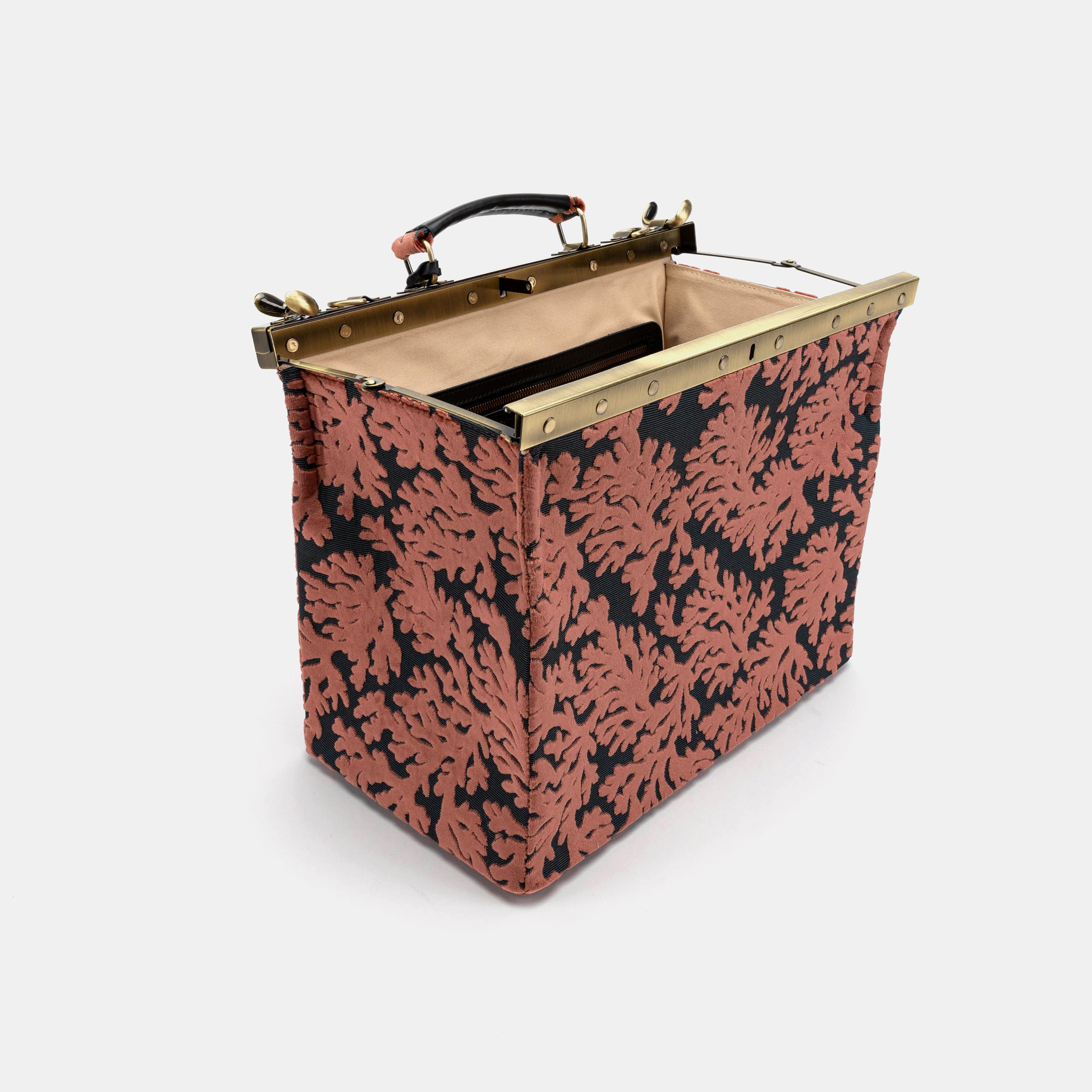 Gladstone Bag Carpet Doctor Bag Victorian Weekender Bag Shoulder Frame Bag Celine Burnout Velvet St Tropez Scuba Coral Carpetbagger Carpetbag of America stand