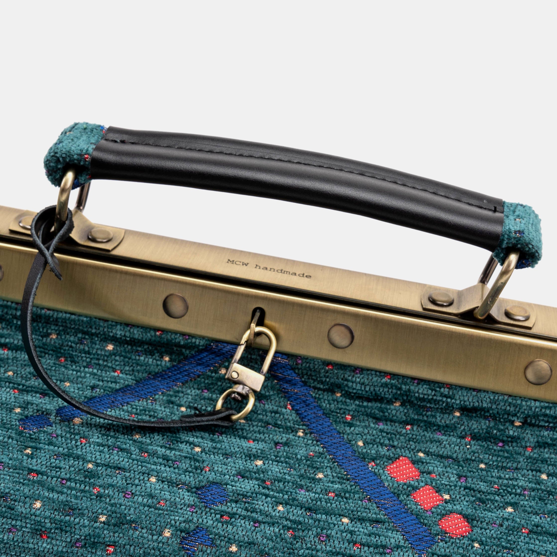 PDX Portland Airport Genevieve Carpet Gladstone Bag logo