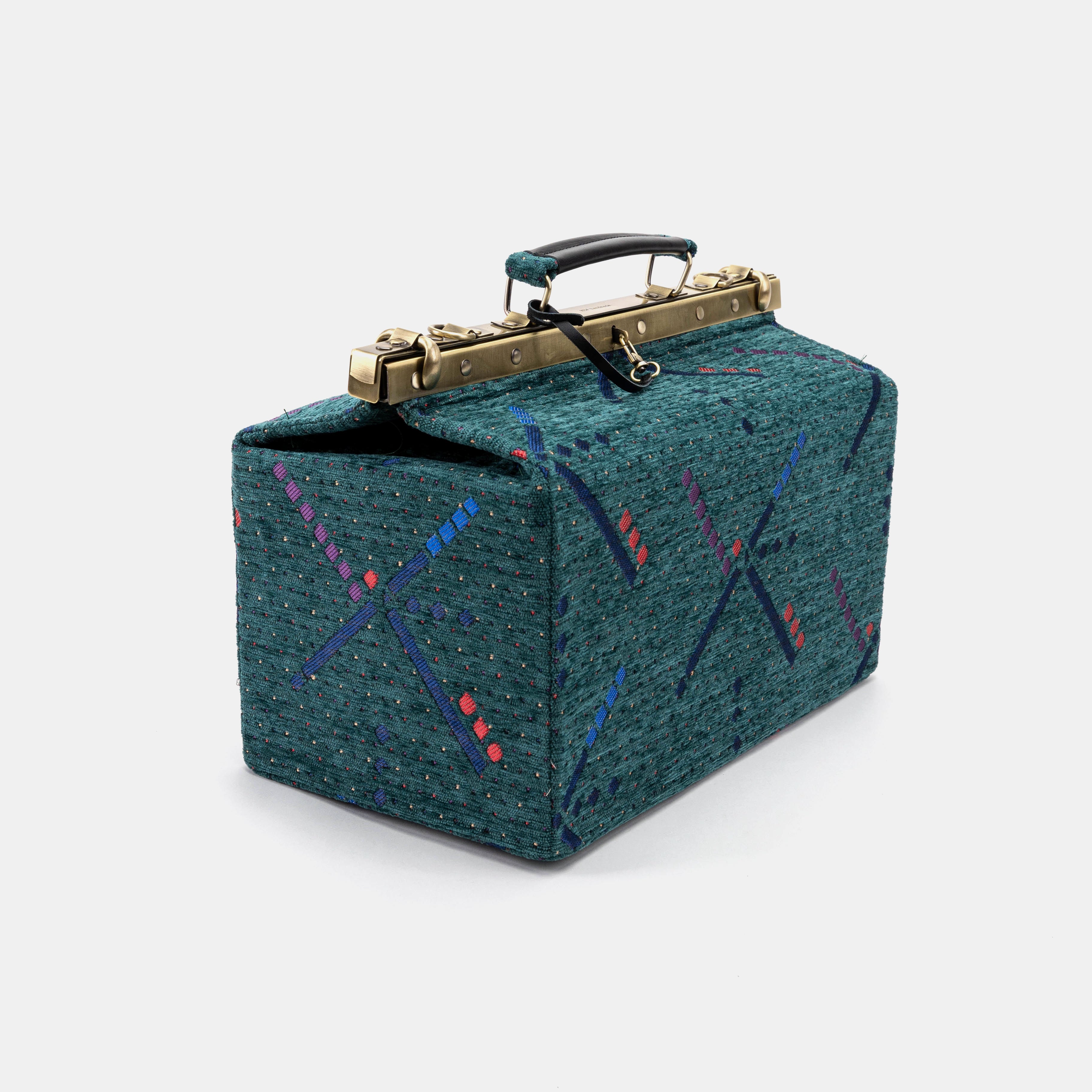 PDX Portland Airport Genevieve Carpet Gladstone Bag front side