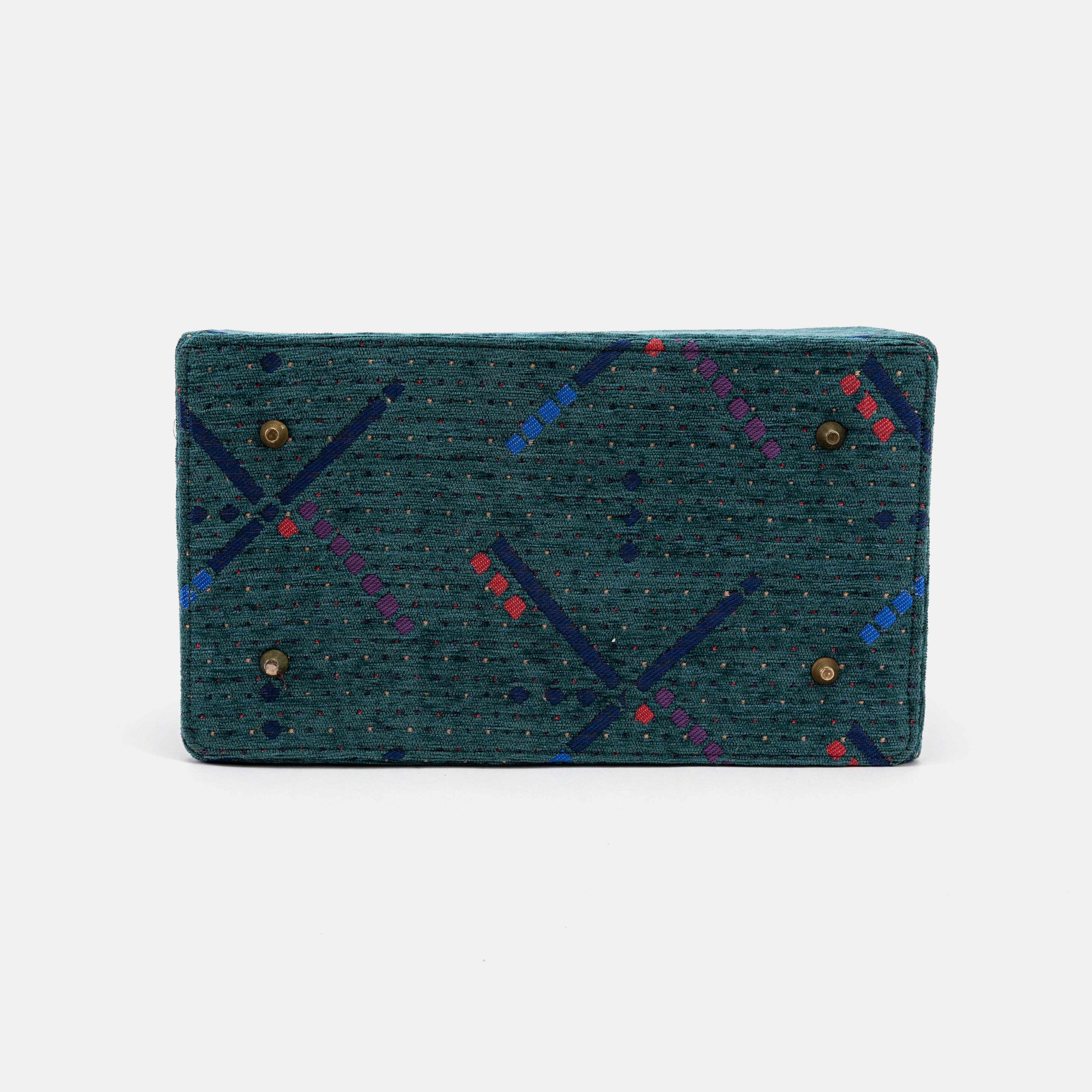 PDX Portland Airport Genevieve Carpet Gladstone Bag bottom