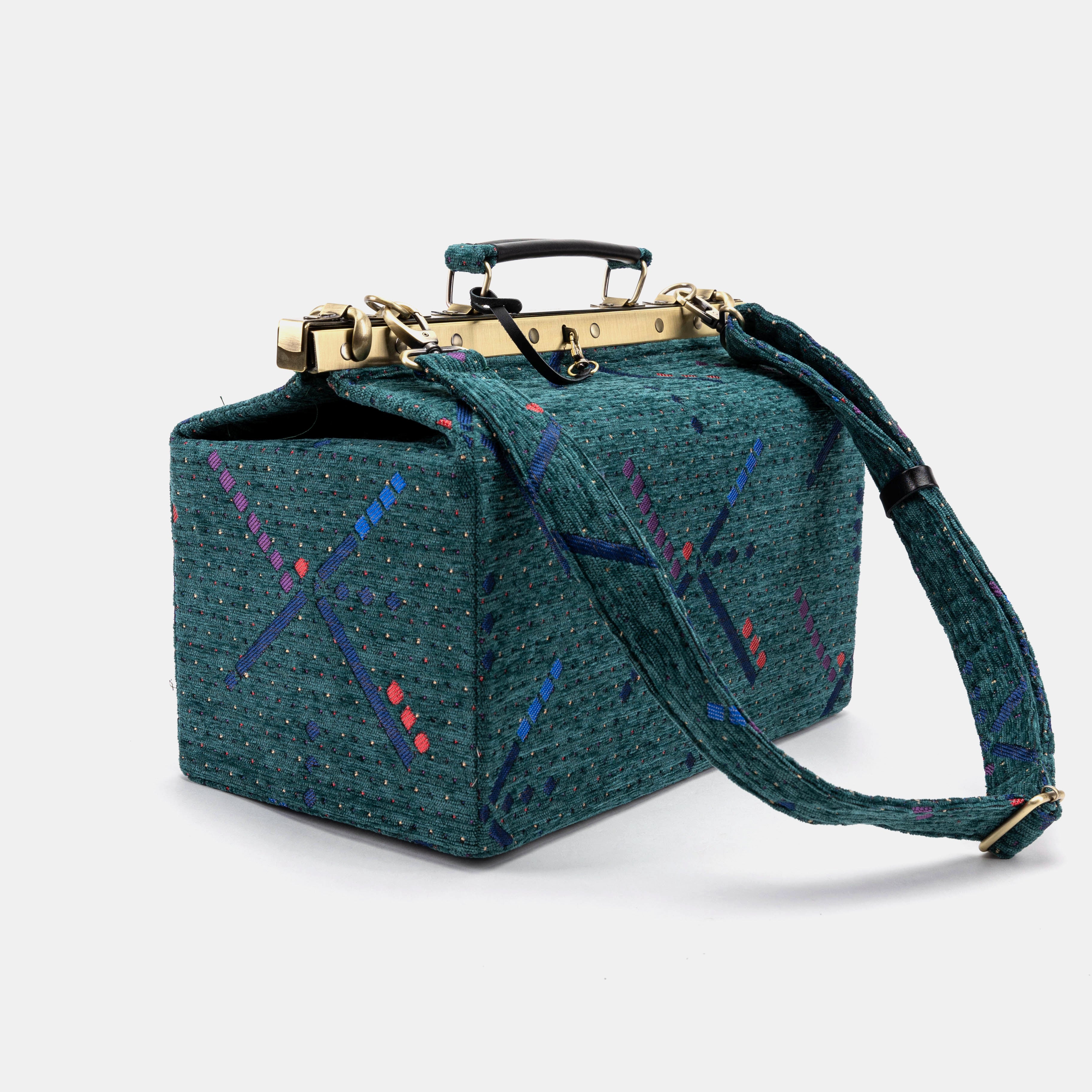 PDX Portland Airport Genevieve Carpet Gladstone Bag with shoulder strap