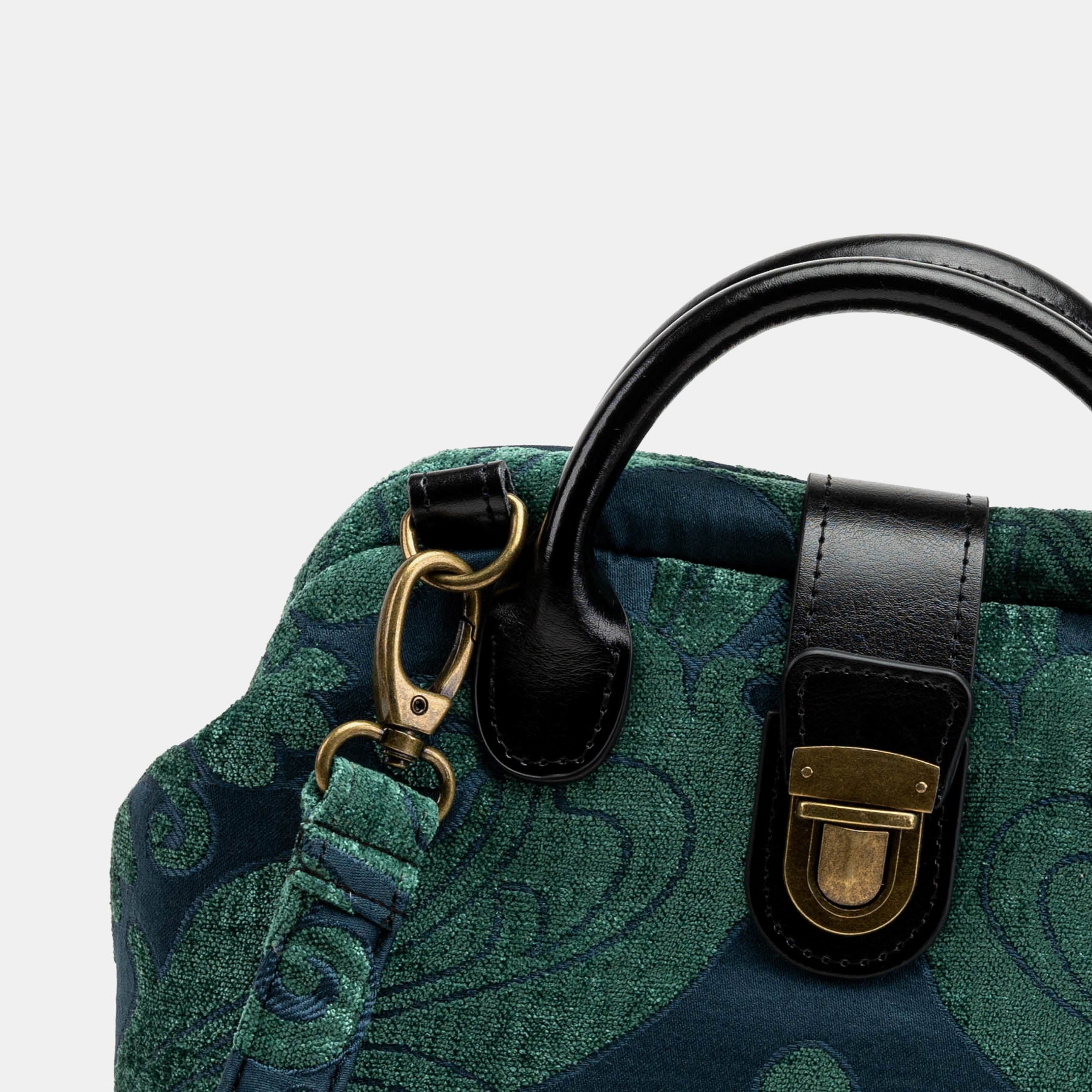 Queen Hunter Green Carpet Everyday Backpack Carpetbag of America detail