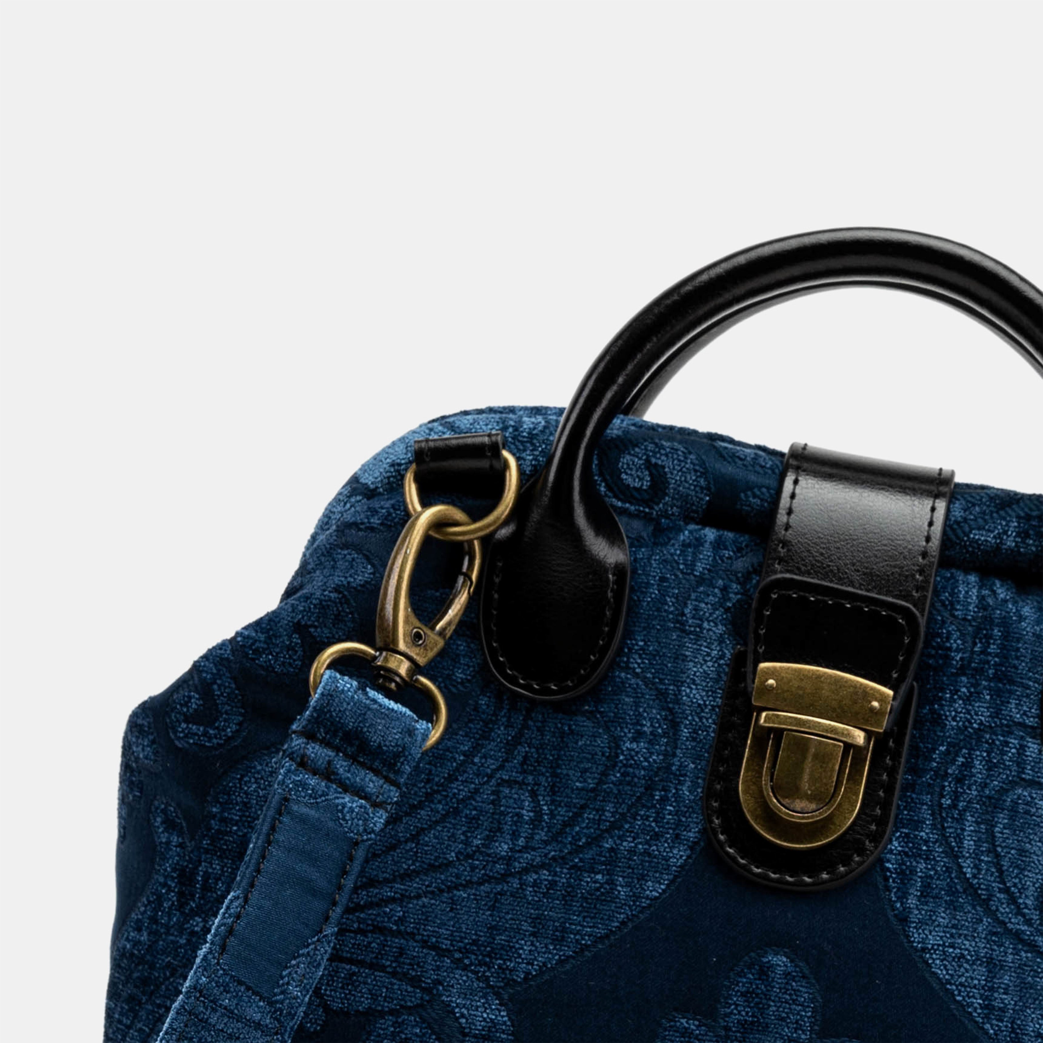 Queen Royal Blue Carpet Everyday Backpack Carpetbag of America detail