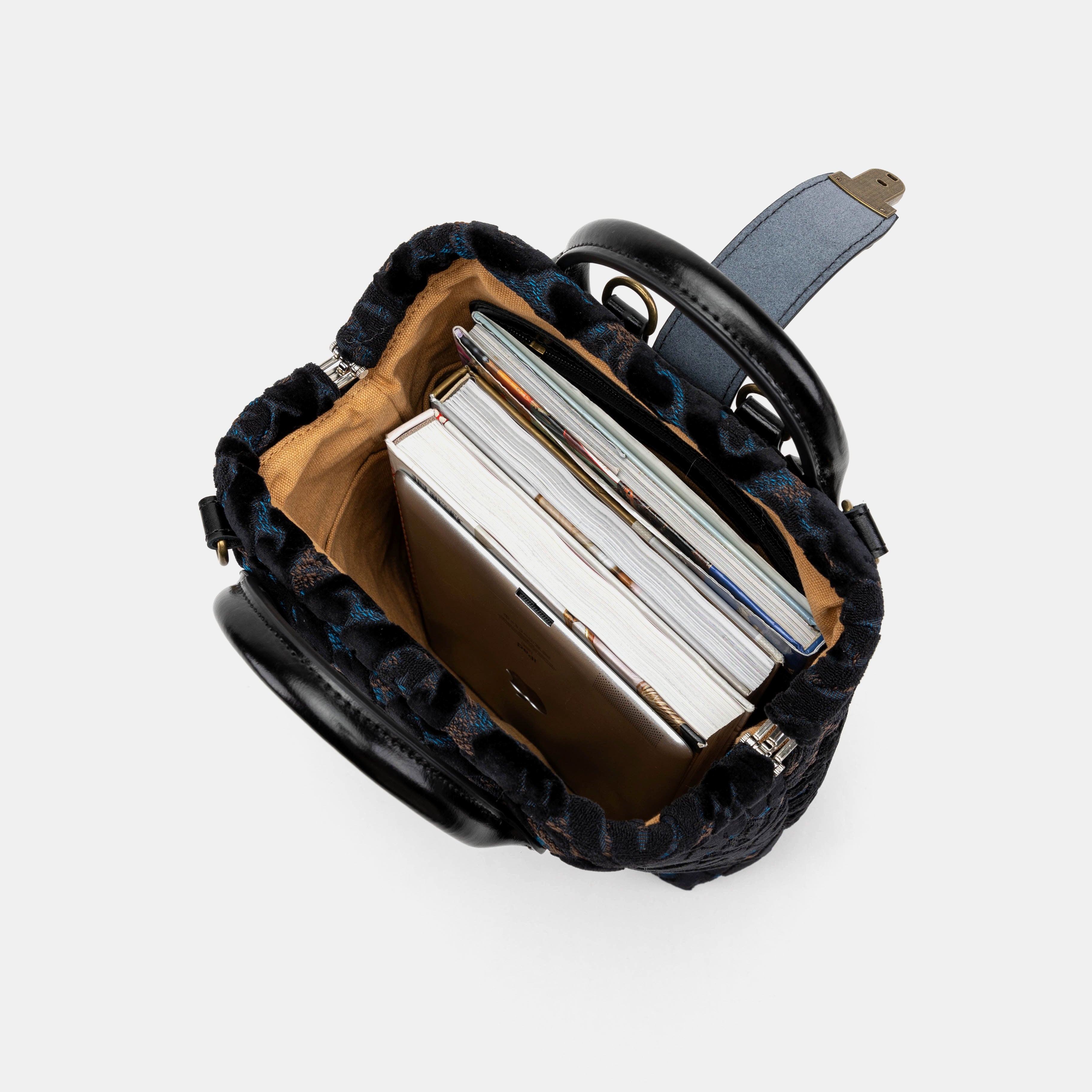 Everyday Backpack Burnout Velvet Black in use