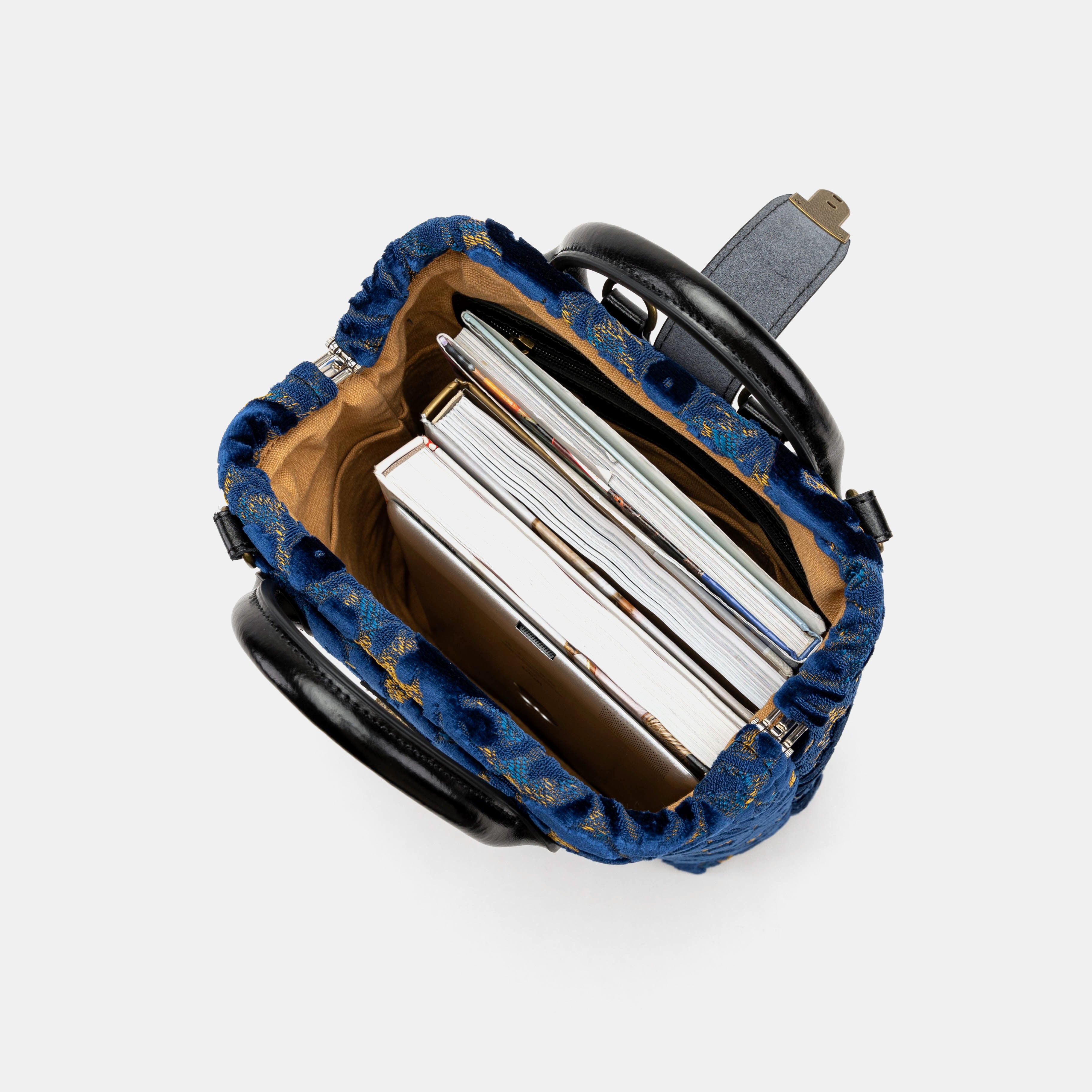 Everyday Backpack Burnout Velvet Navy in use