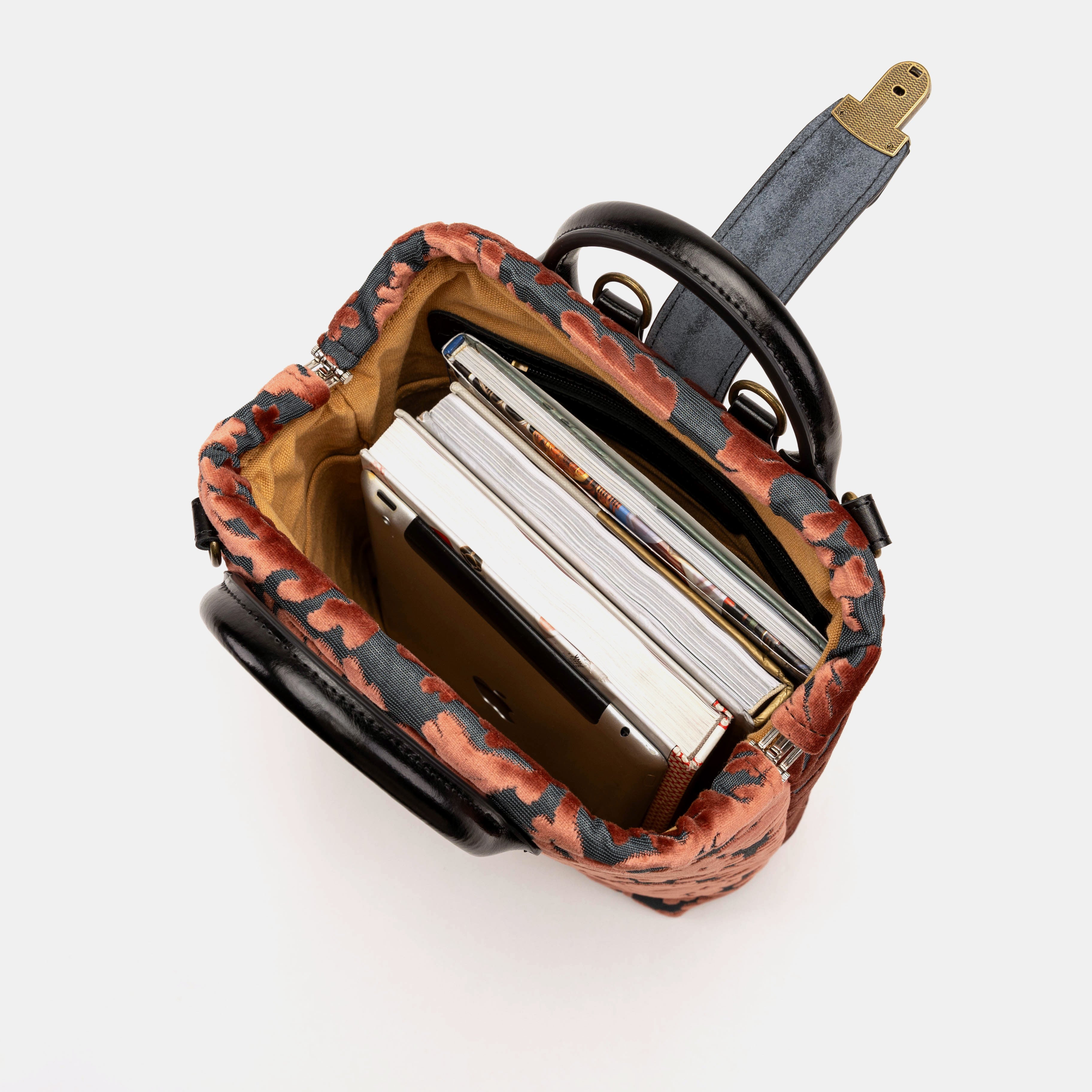Everyday Backpack Burnout Velvet St Tropez Scuba Coral in use