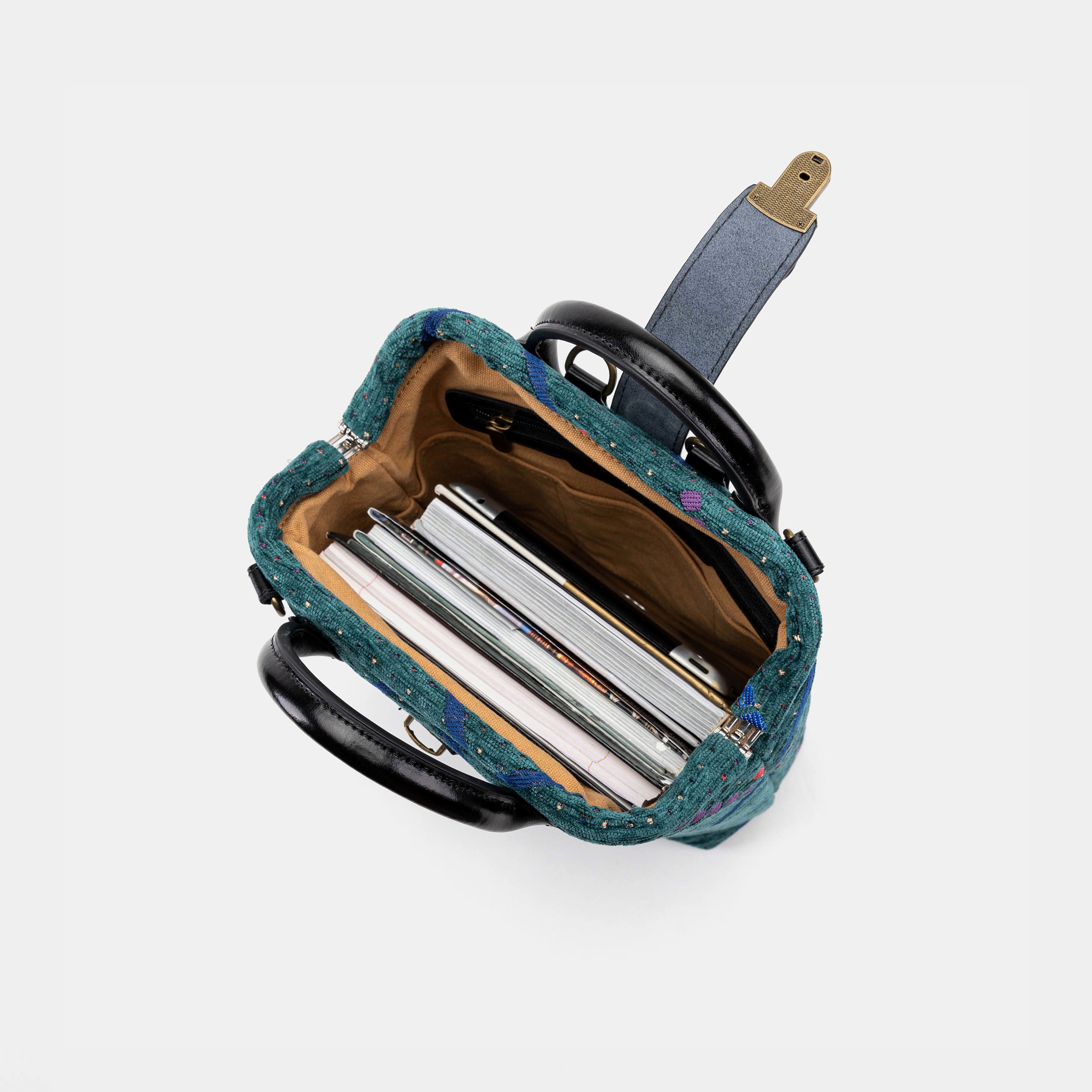 PDX Portland Airport Carpet Everyday Backpack Carpetbag of America in use