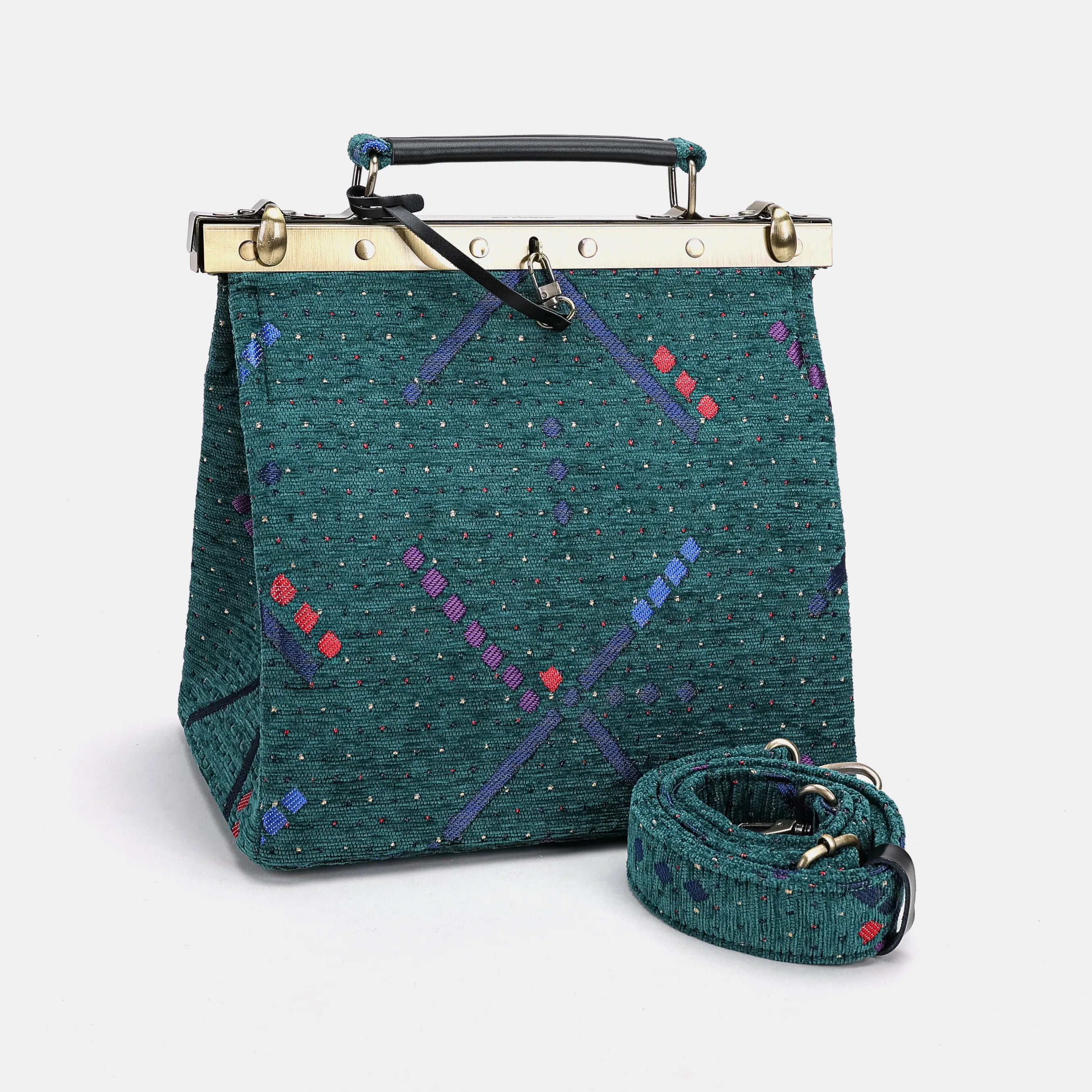 PDX Portland Airport Cecile Carpet Purse Gladstone Bag of America with shoulder strap