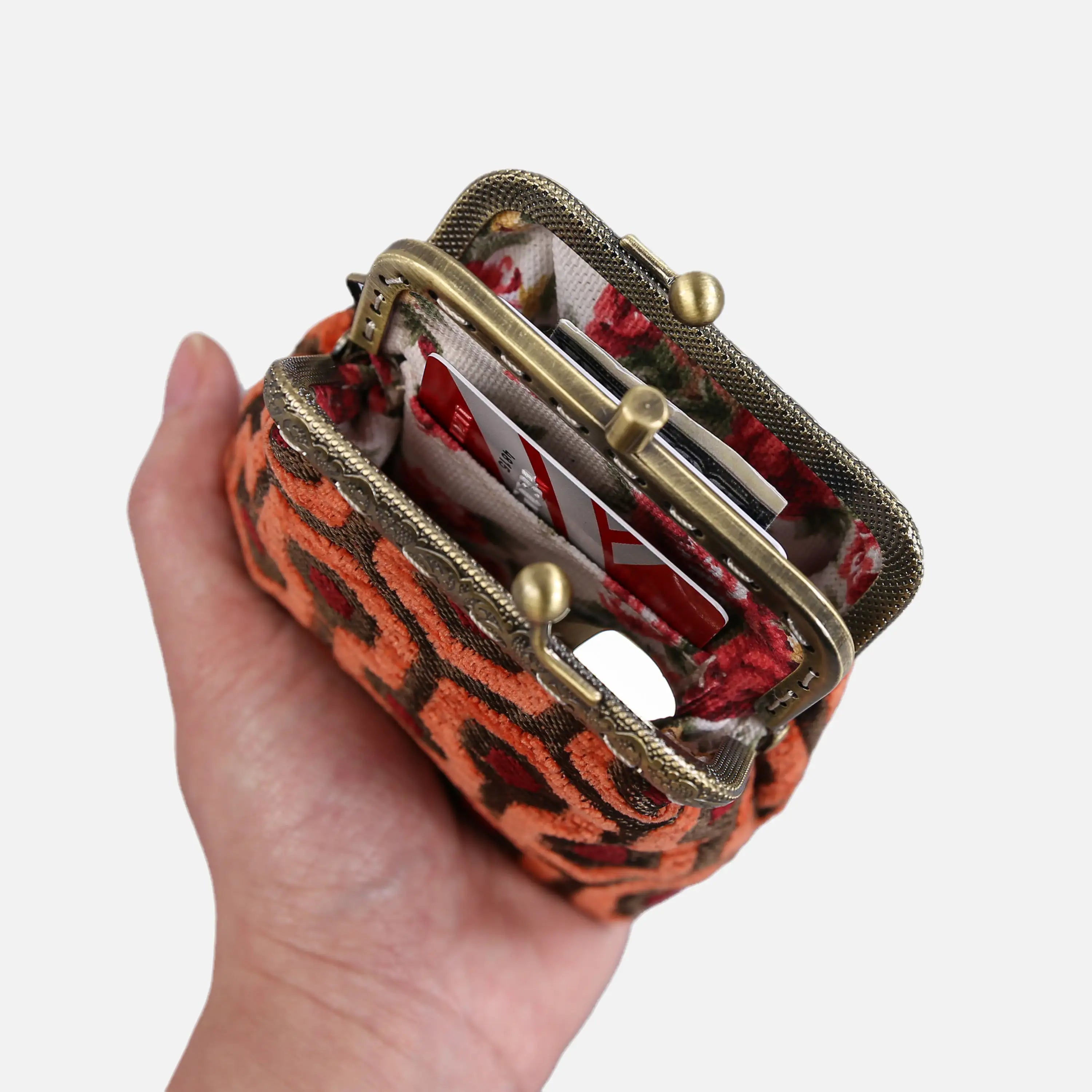 "The Shining" Overlook Hotel Double Kiss Clasp Coin Purse of America in use-1