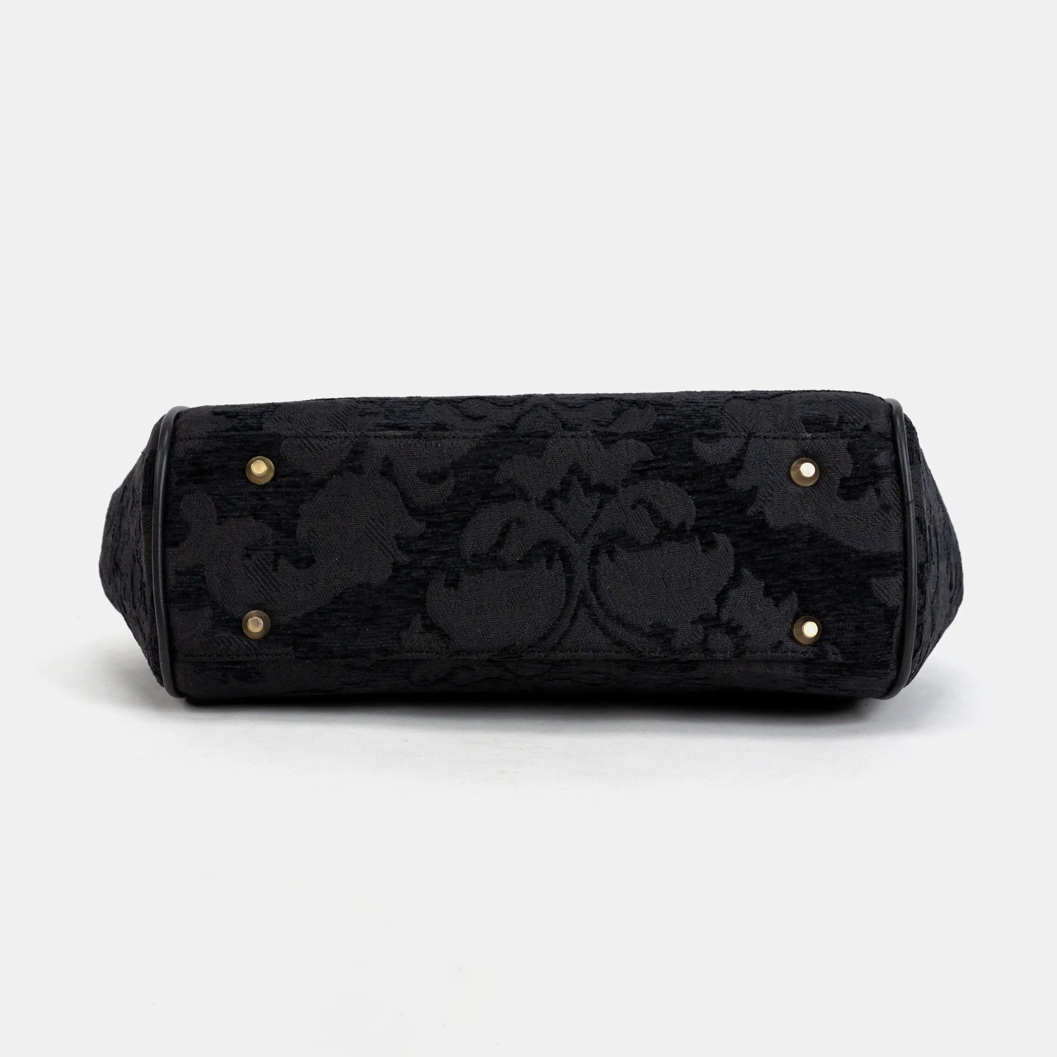 Victorian Blossom Black Alma Shoulder Bag Carpet Bag of America bottom