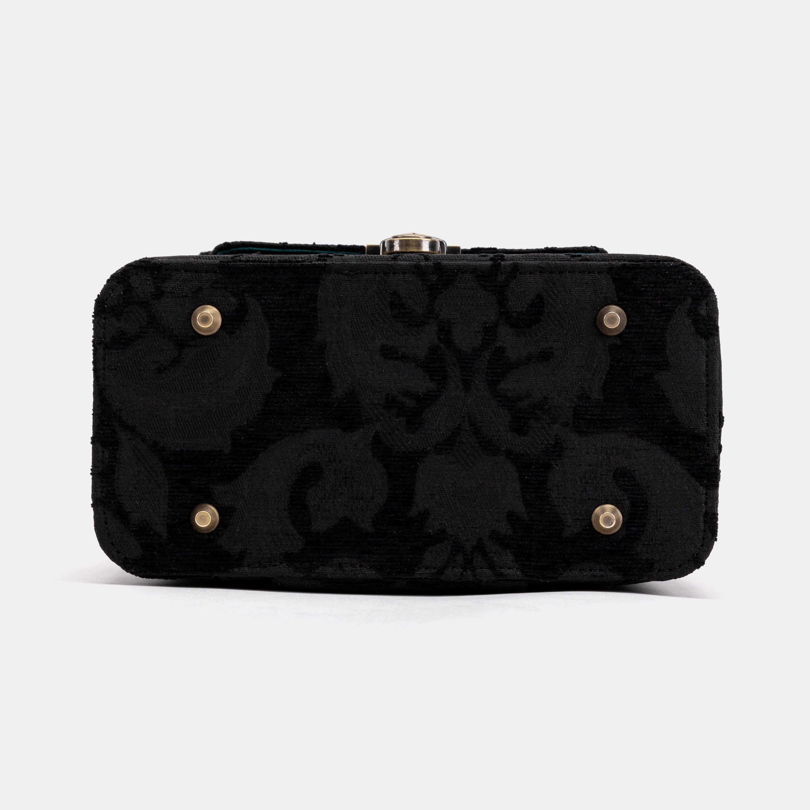 Victorian Blossom Black/Black Clara Medium Train Case of America bottom