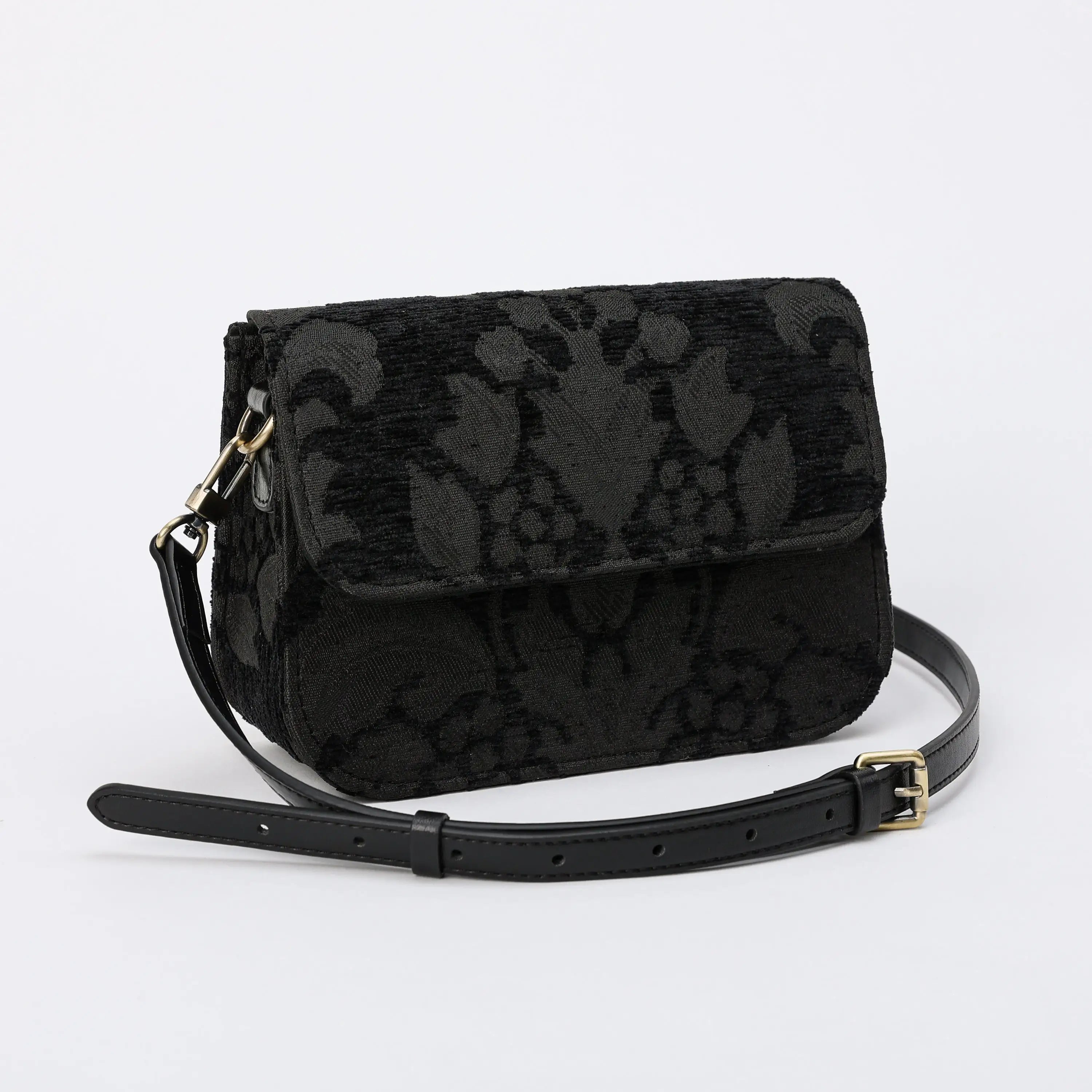 Victorian Blossom blk Flap Crossbody Bag carpet bag with shoulder strap