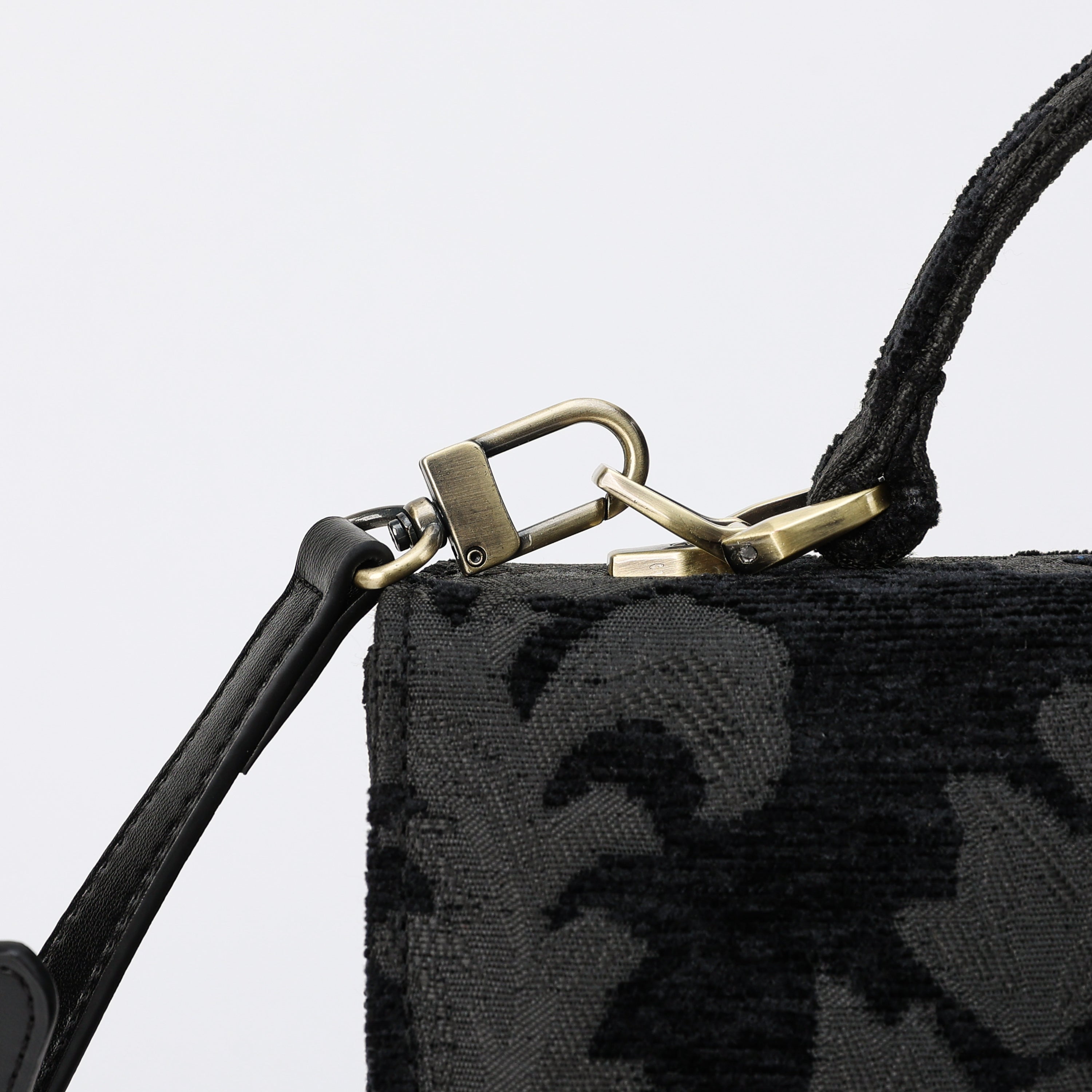 Victorian Blossom BLK/BLK Flap Satchel Carpetbag of America details
