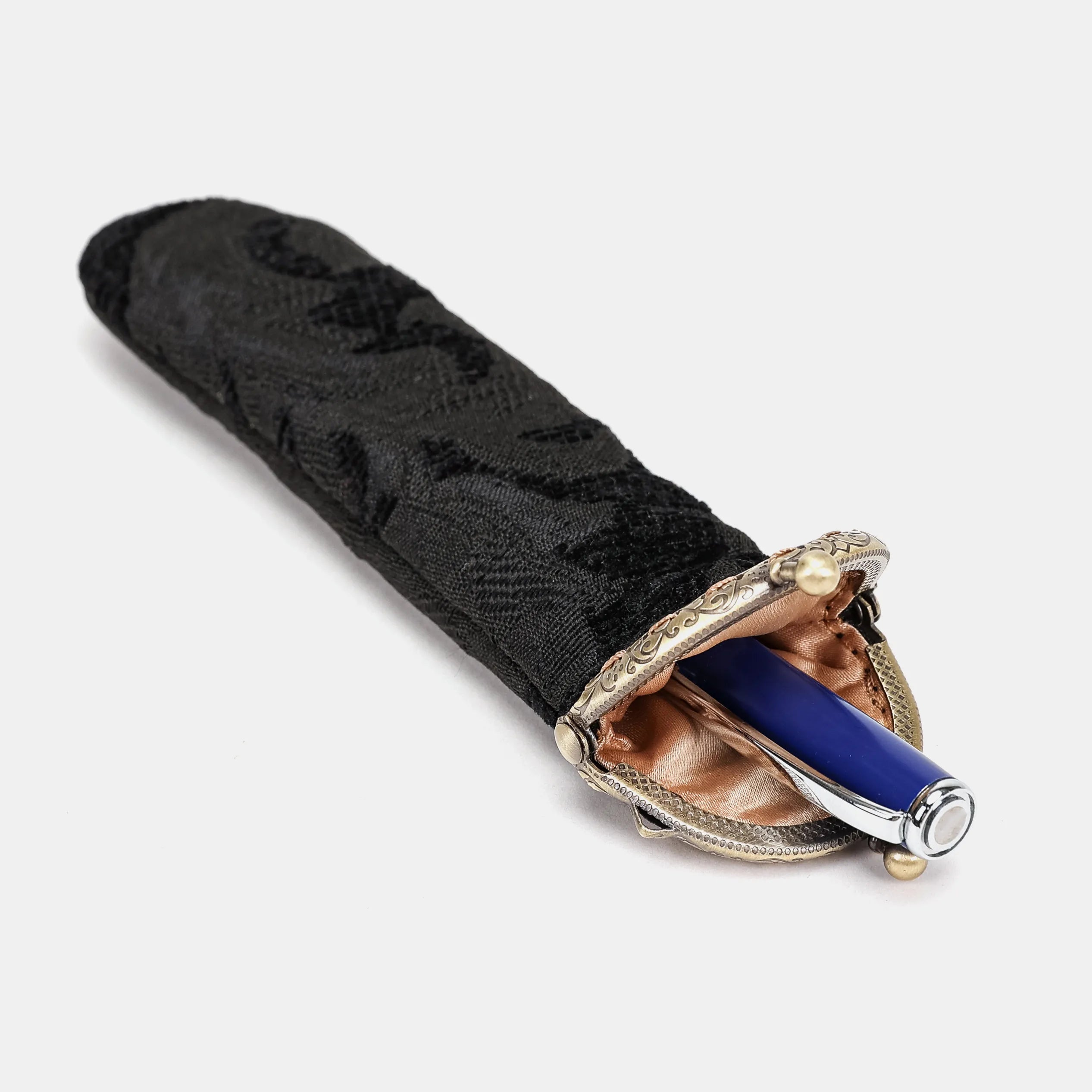 Victorian Blossom Black/Black Solo Pen Case Carpetbag of America in use