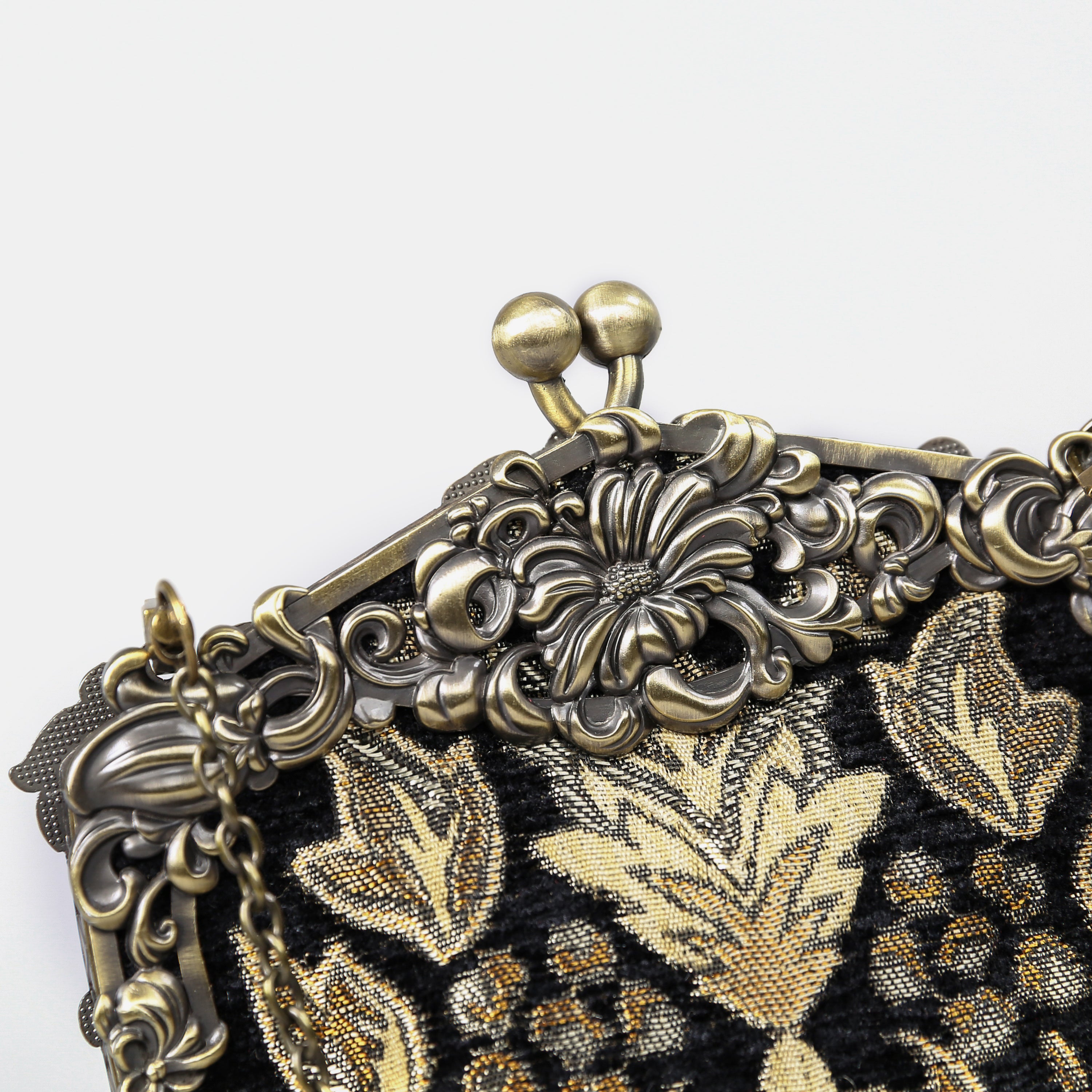 VB Blk-Gold Chatelaine Purse Large carpet bag of America detail
