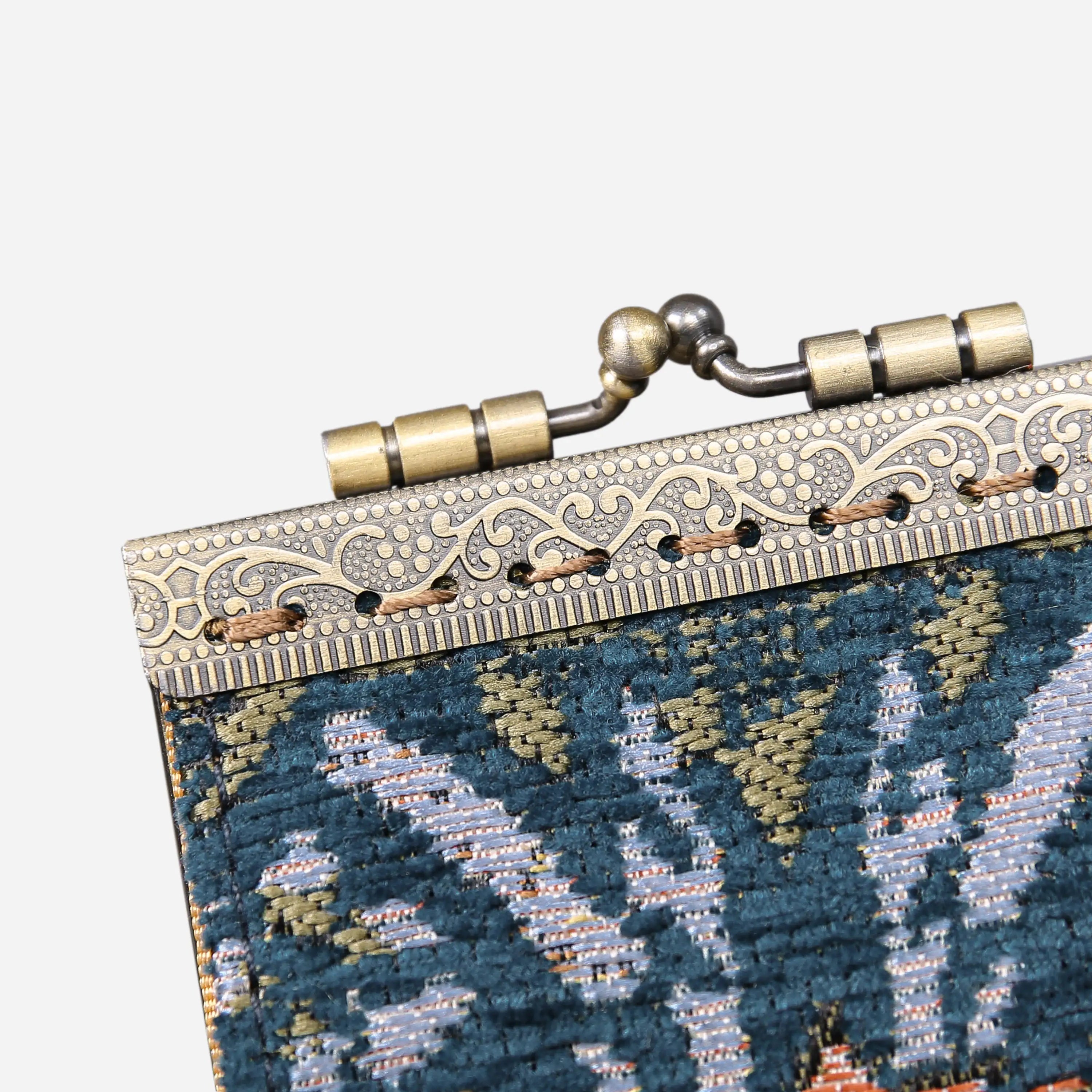 William Morris Strawberry Thief Card Wallet of America details