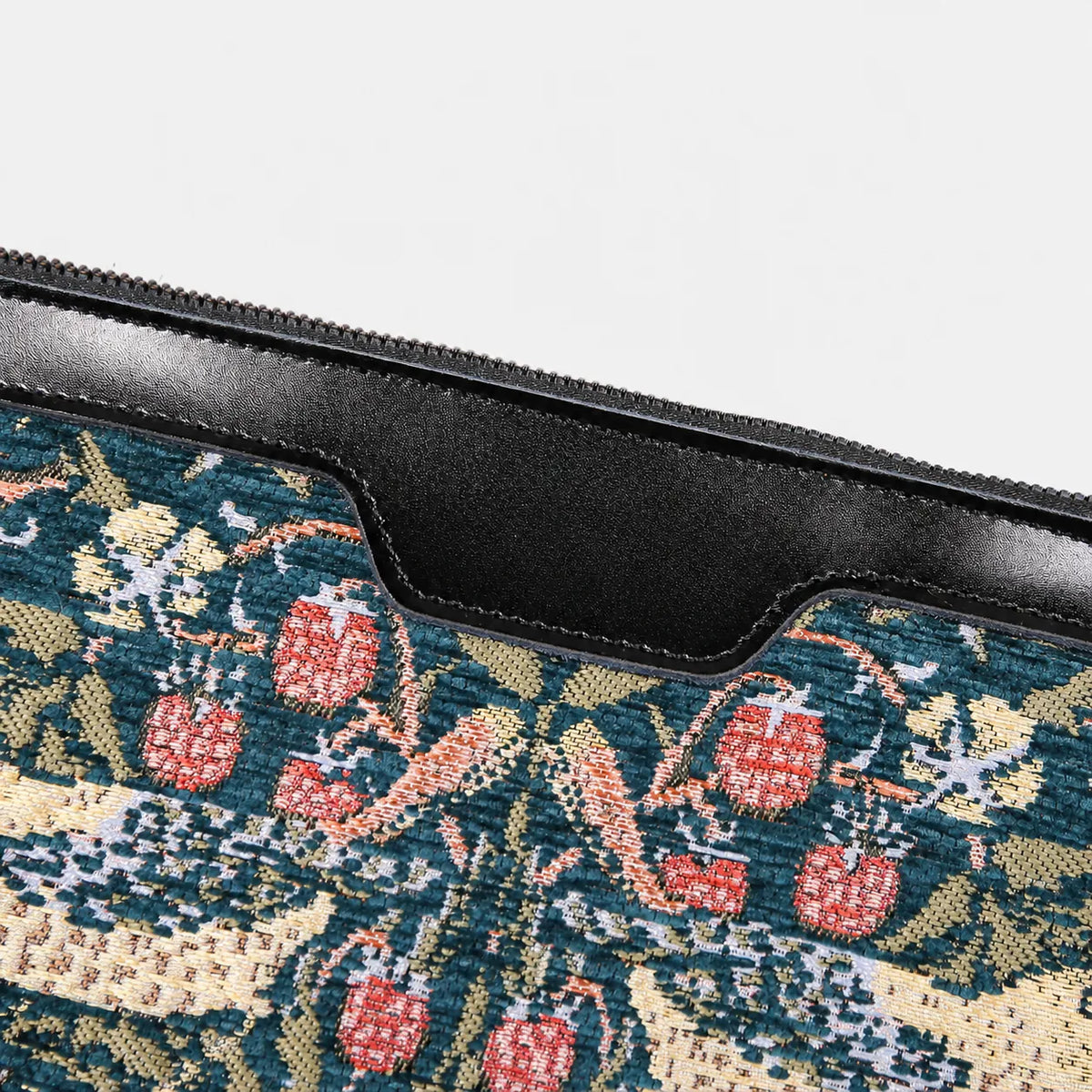 William Morris Strawberry Thief Carpet Makeup Bag Carpetbag of America details