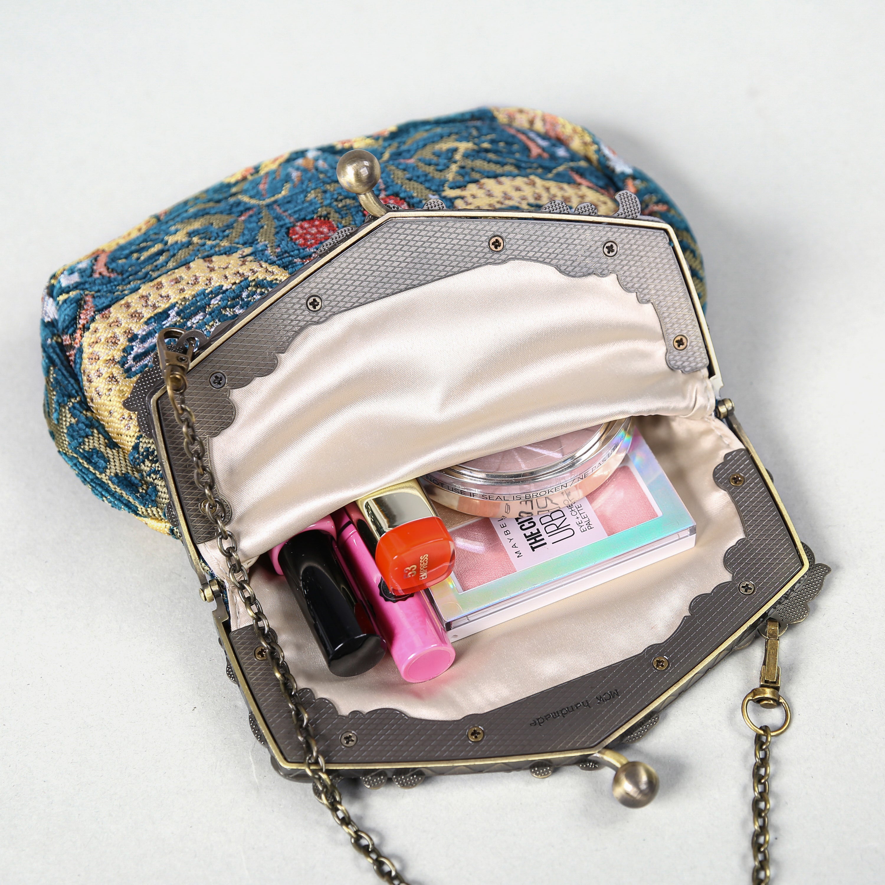 William Morris Strawberry Thief Chatelaine Purse Large carpet bag of America in use