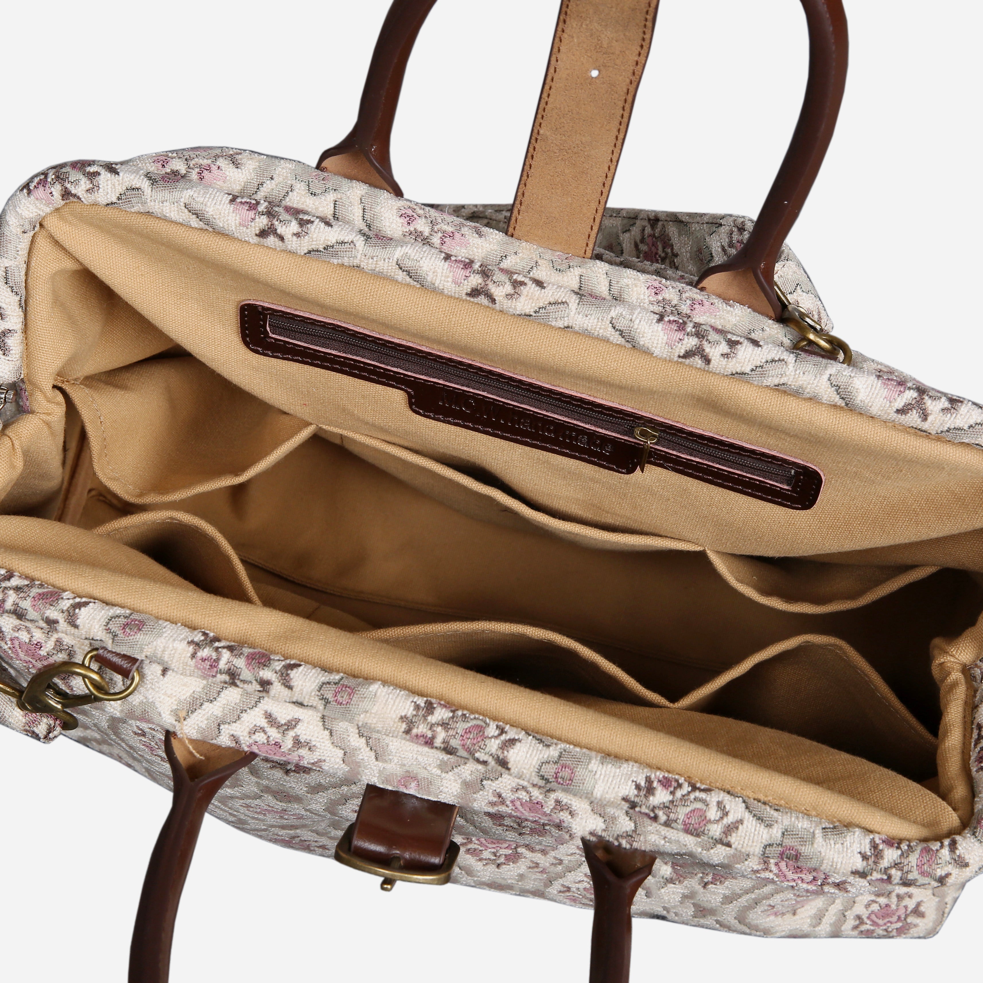 Traditional Cream Mary Poppins Weekender Carpetbag of America open