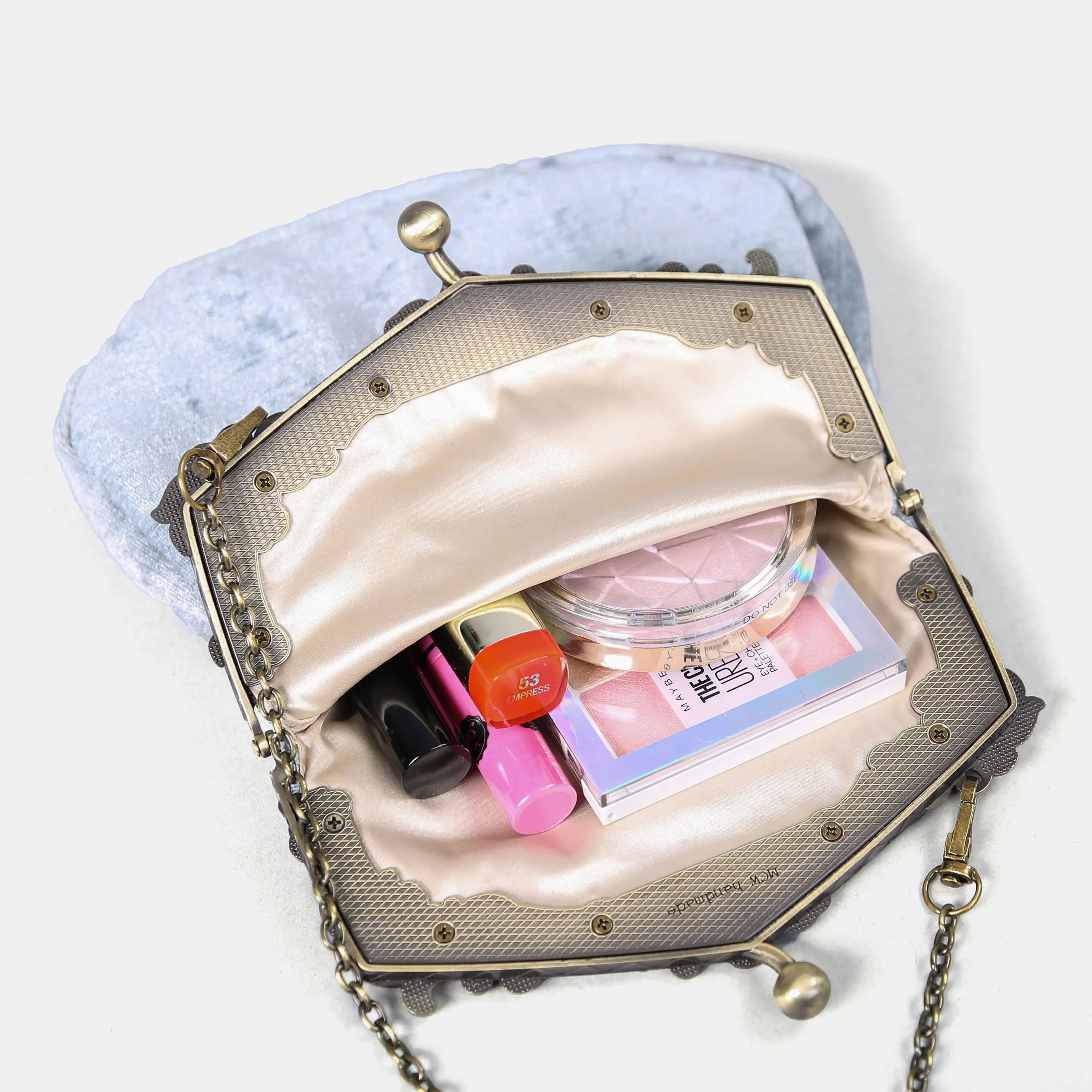 AHS the Devils Mouth Chatelaine Purse Large carpet bag of America in use