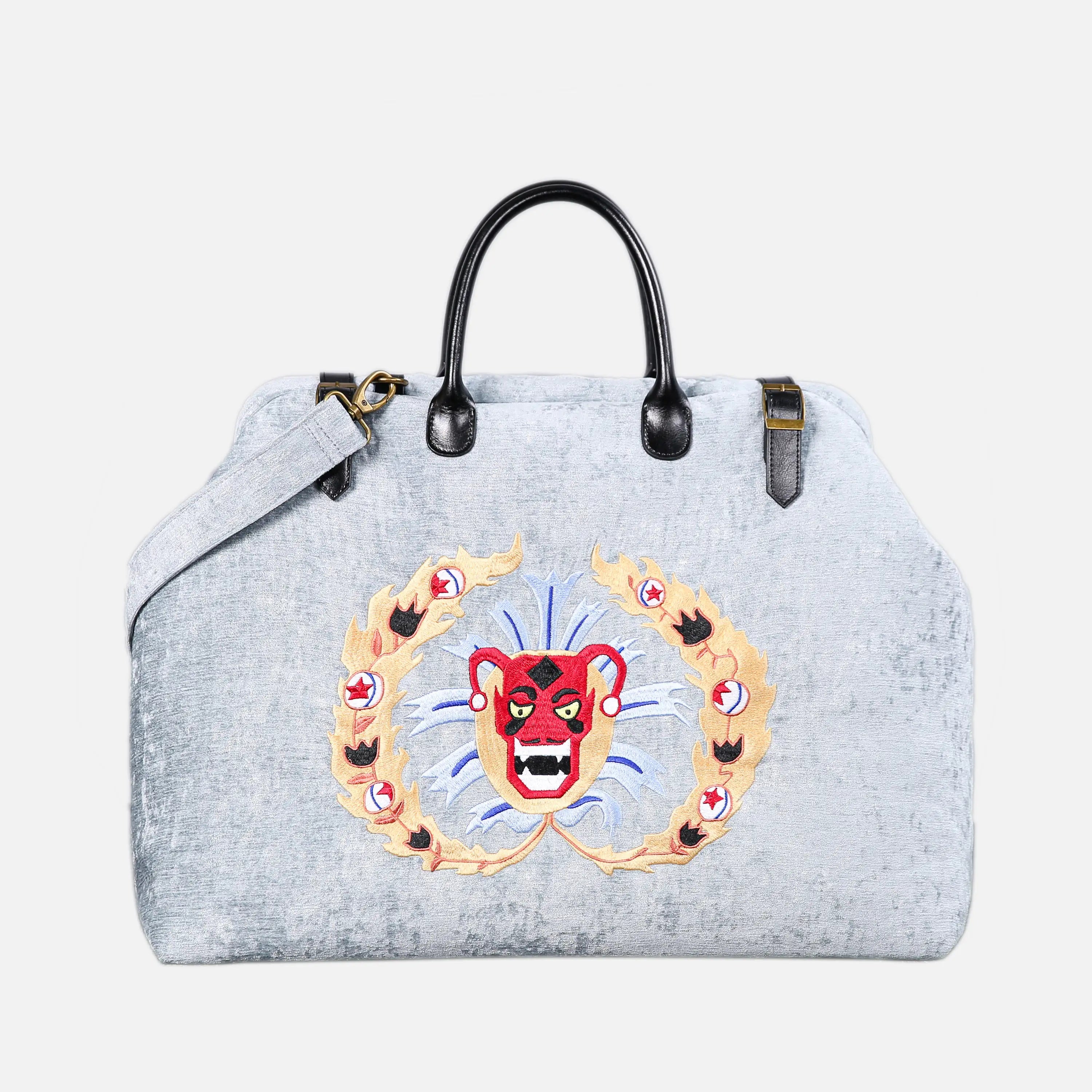 AHS the Devils Mouth Large Carpetbag   of America main