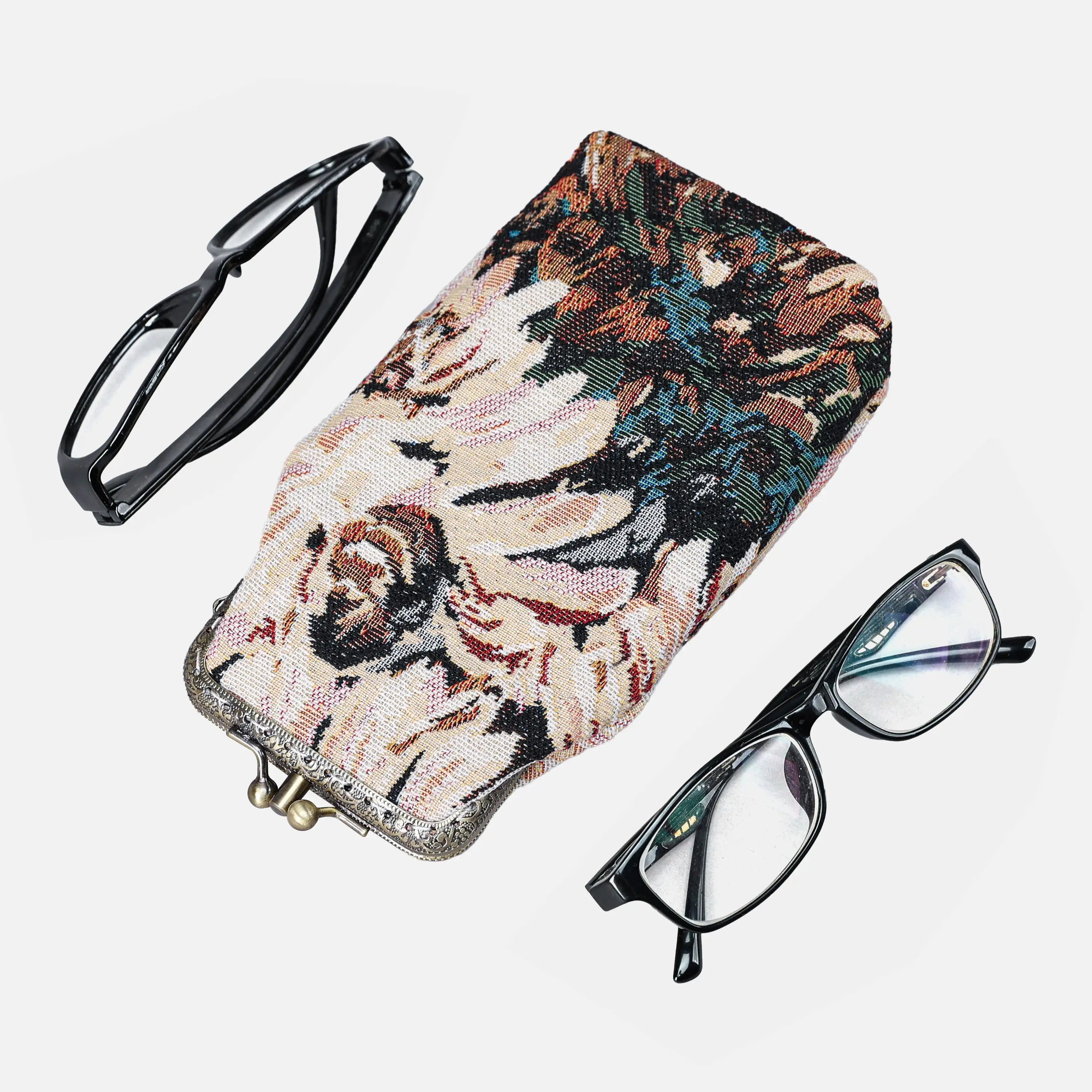 Daisy Black of America with glasses-1