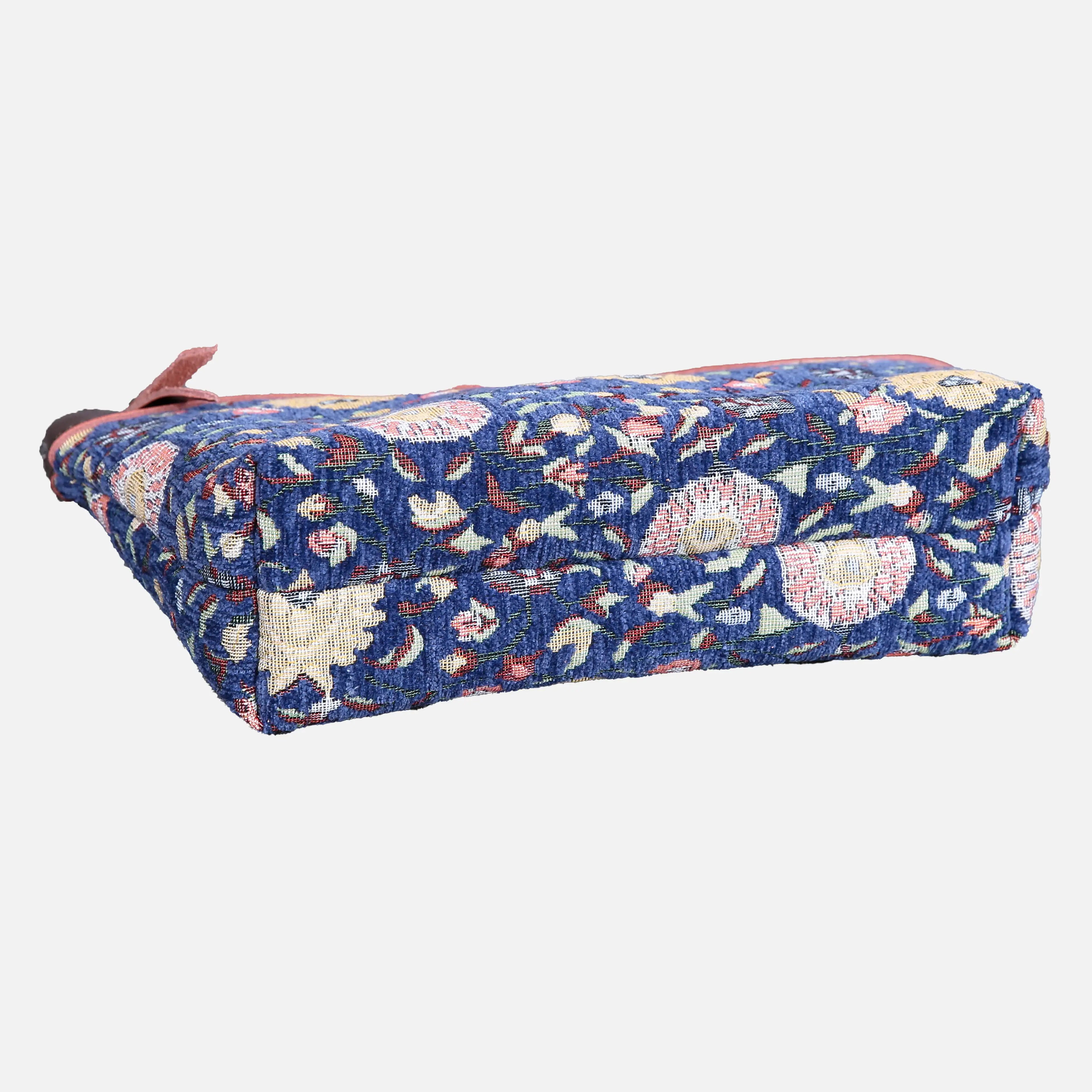 Bouquet Blue Carpet Makeup Bag Carpetbag of America bottom