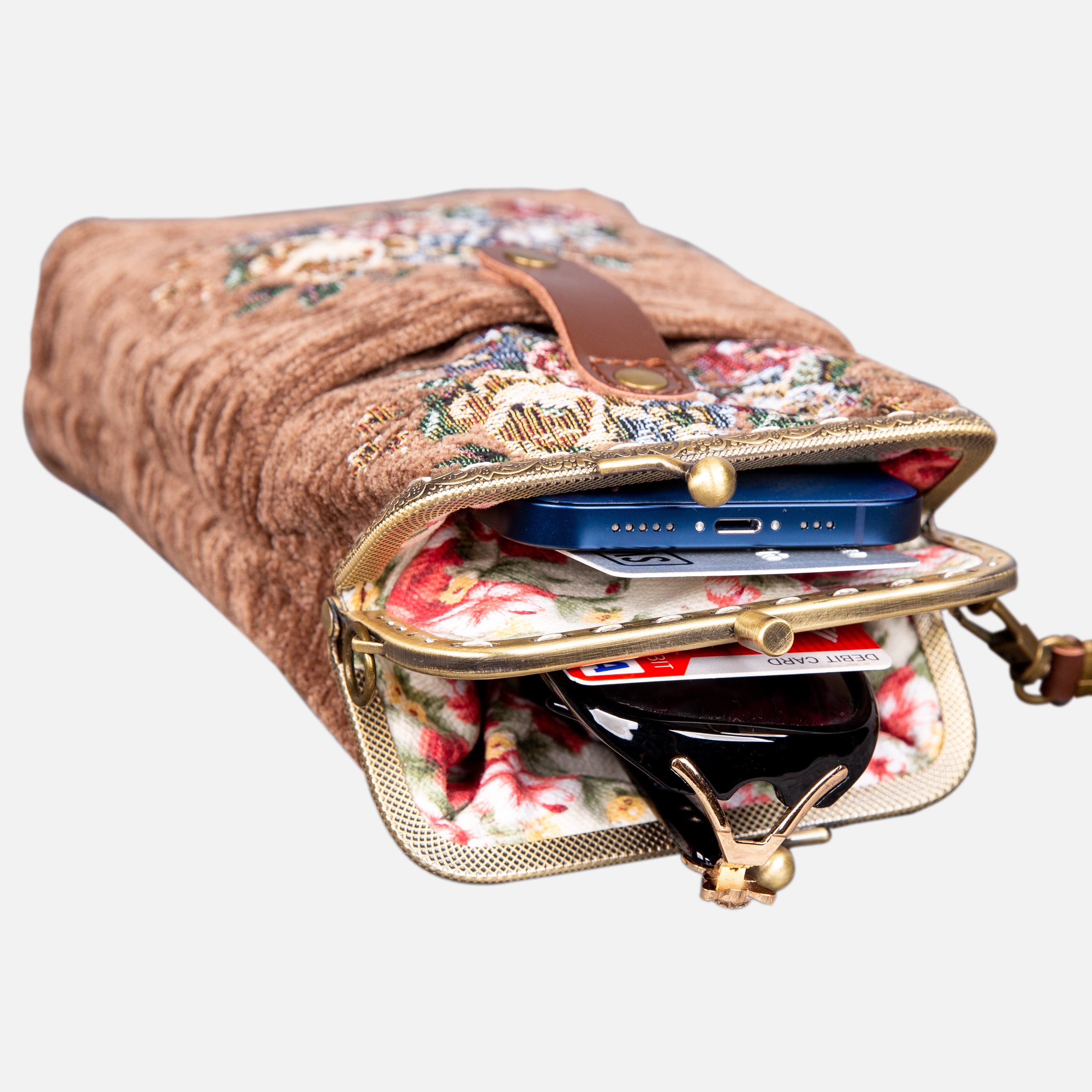 Bouquet Rose Series Carpet Phone Case Carpetbag of America in use