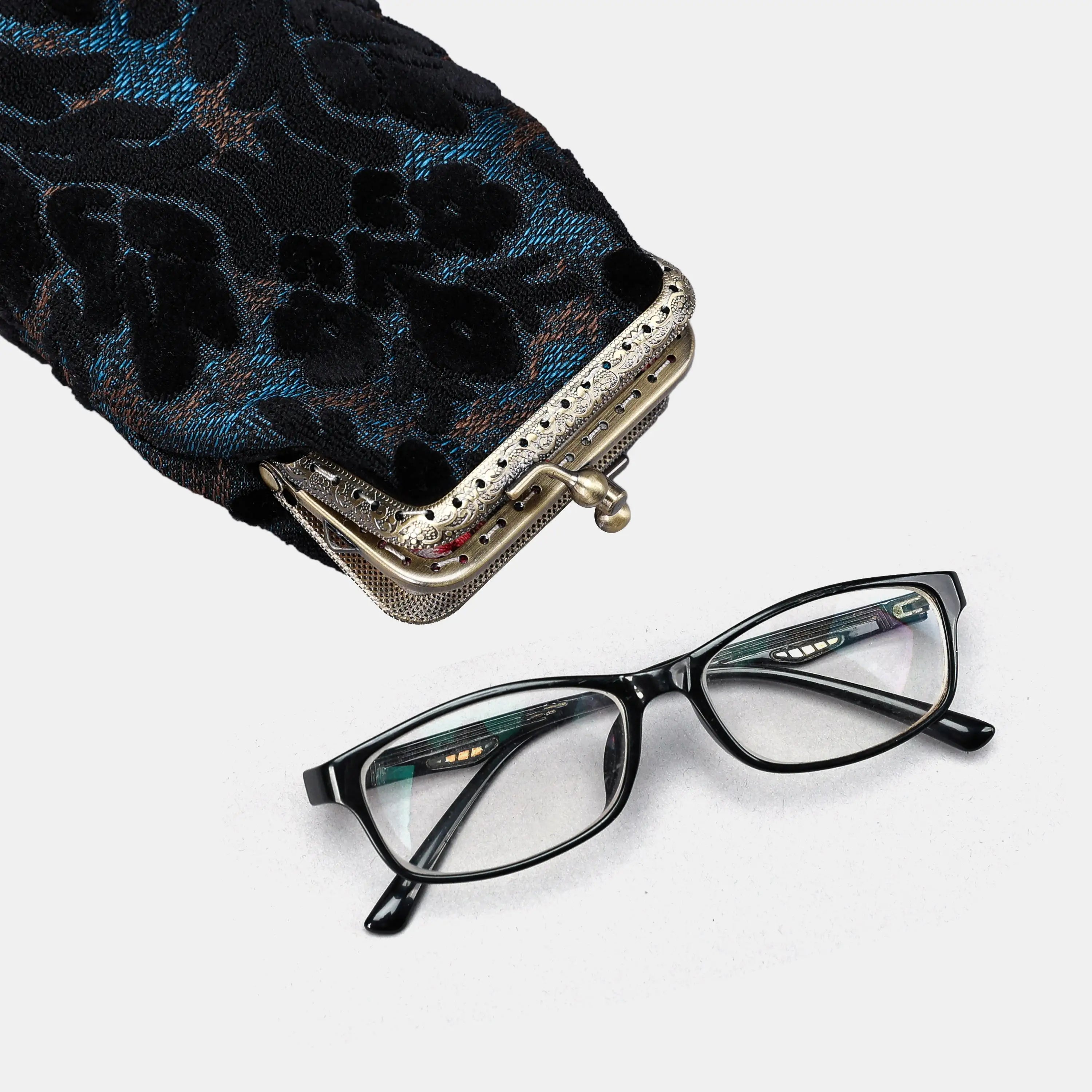 Burnout Velvet Black Carpet Eyeglasses Case  of America with glasses-4