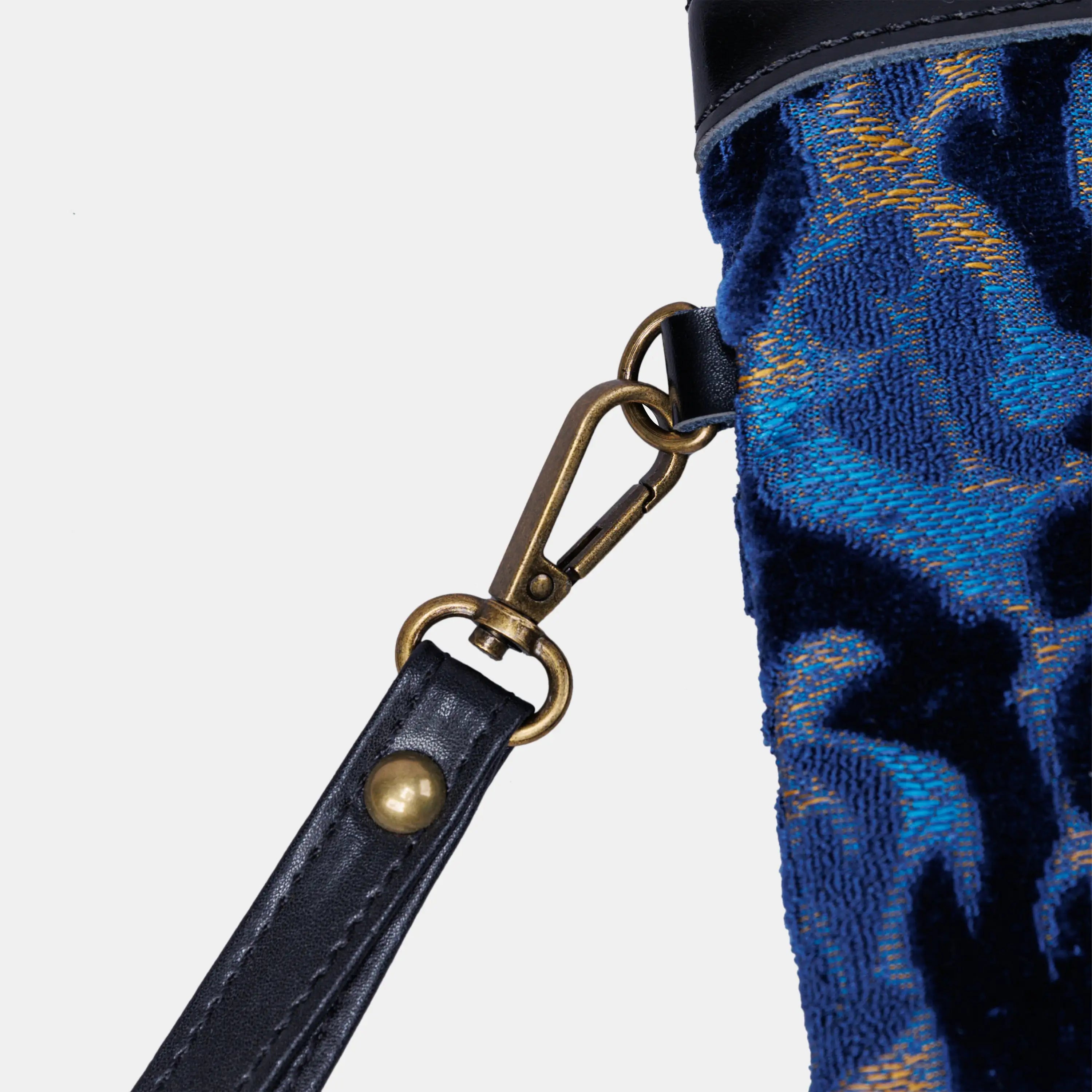 Burnout Velvet Navy carpet bag MCW Handmade details
