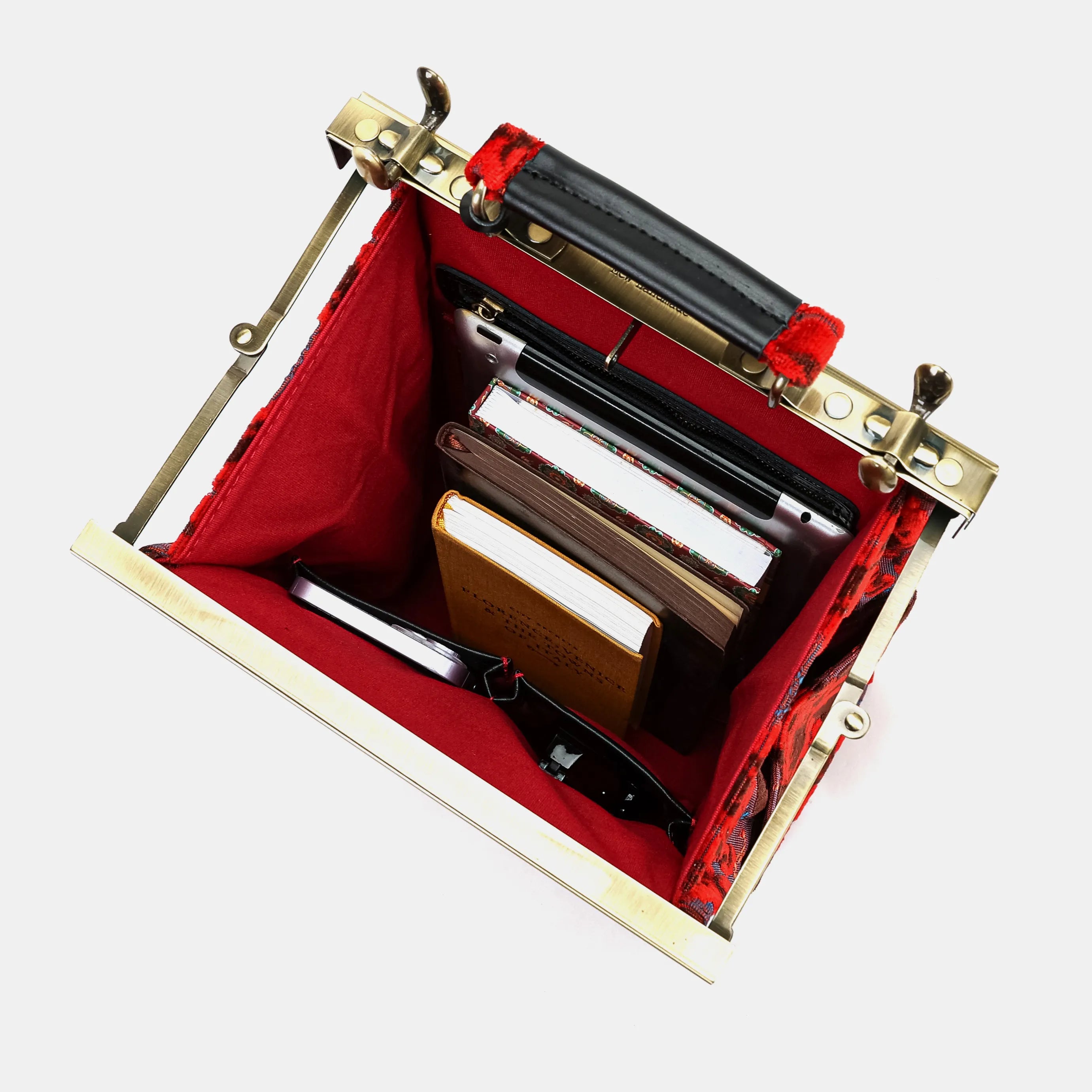 Burnout Velvet Revival Scarlet Helena Carpet Gladstone Backpack in use