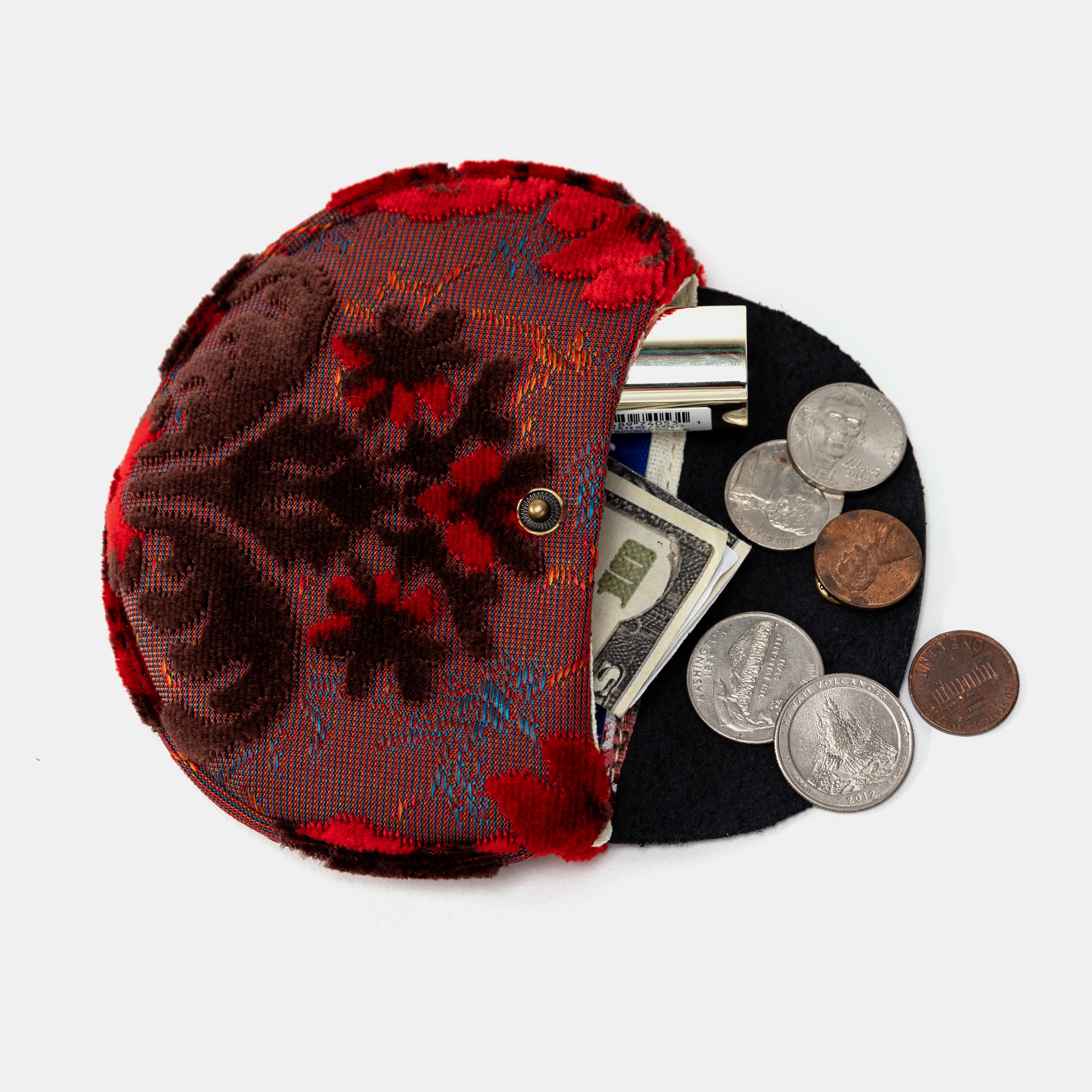 Burnout Velvet Revival Scarlet Double Kiss Clasp Coin Purse of America in use-5